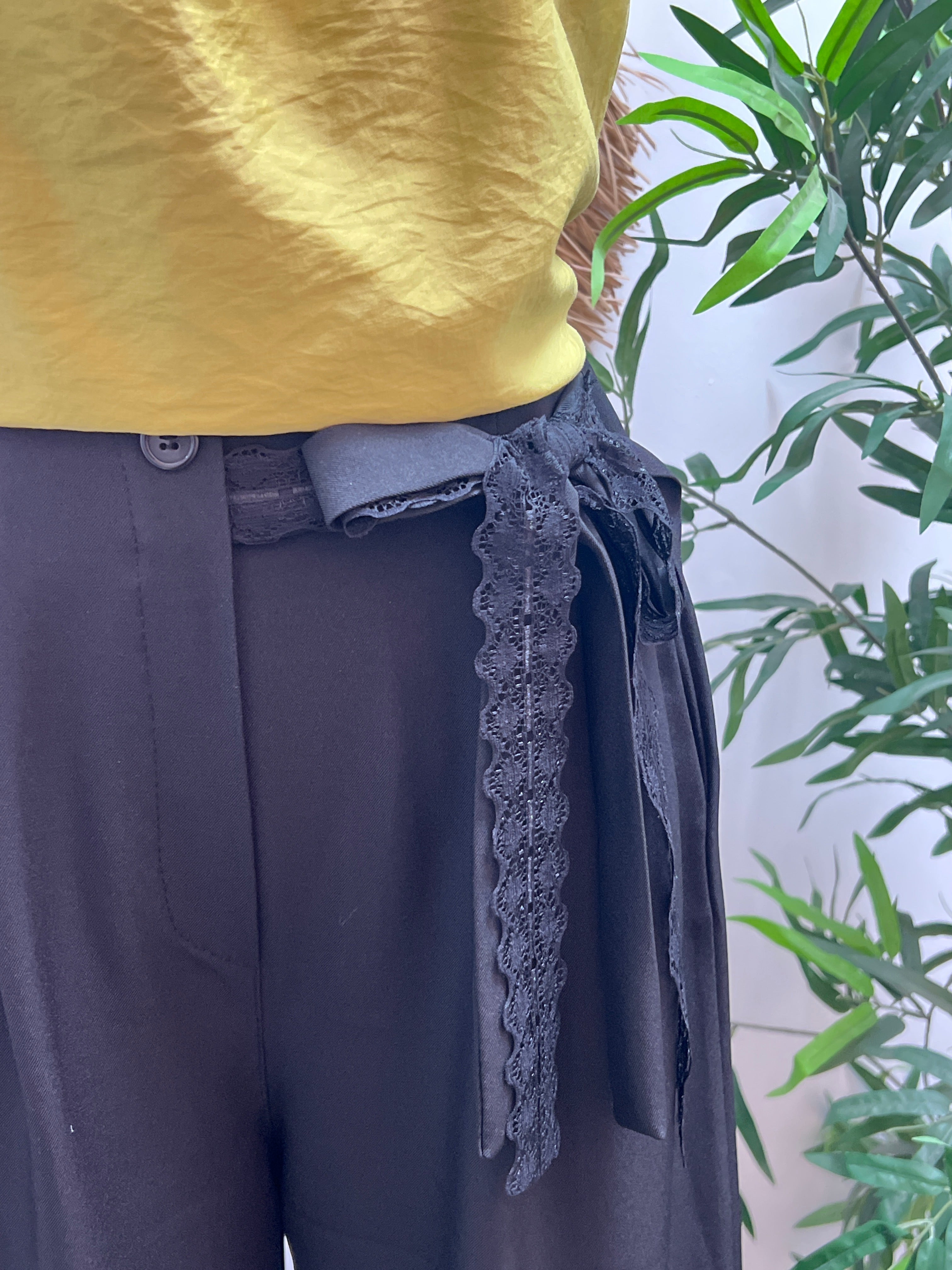 Pantalón lazado