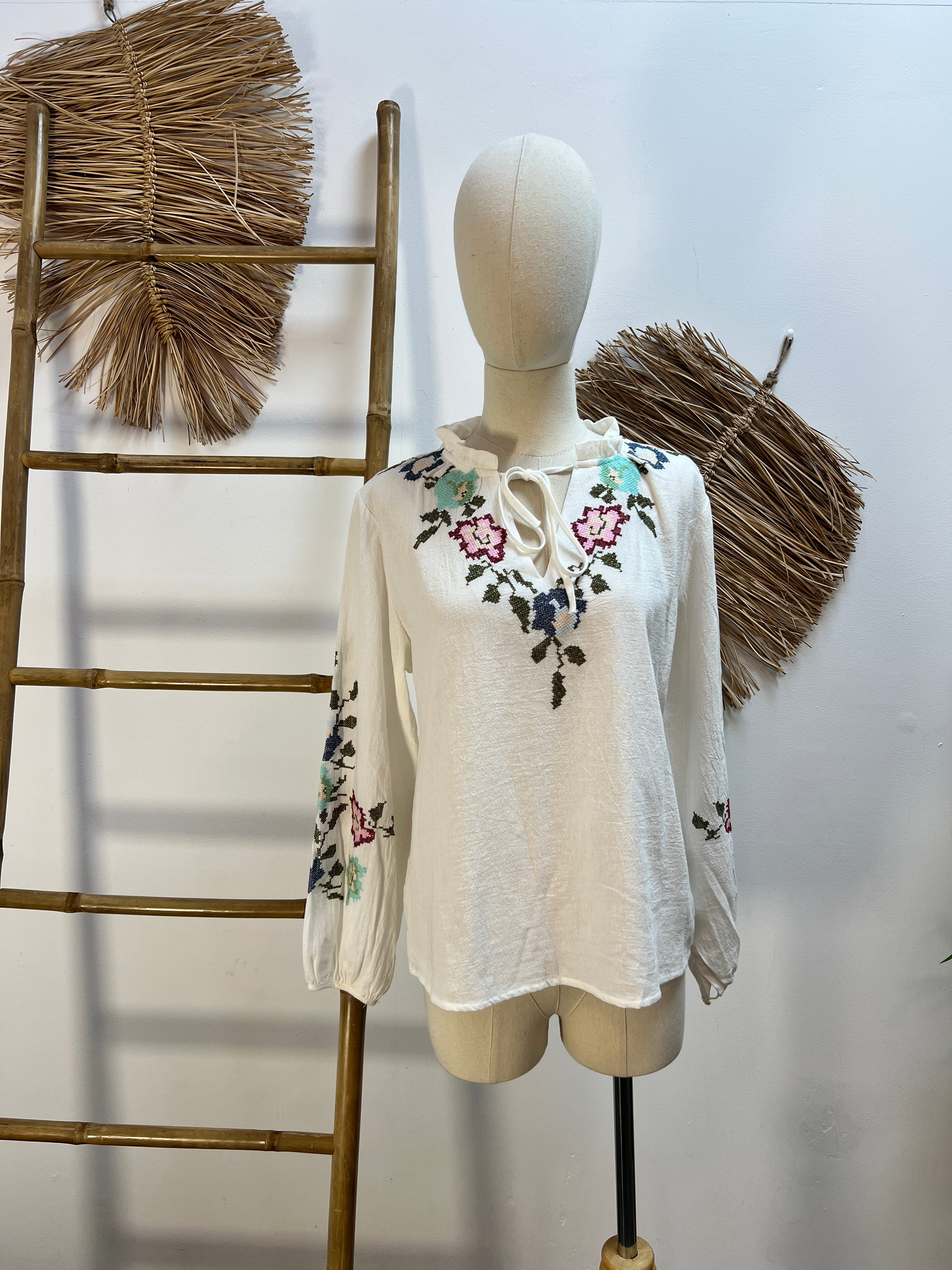 Blusa bordada flores