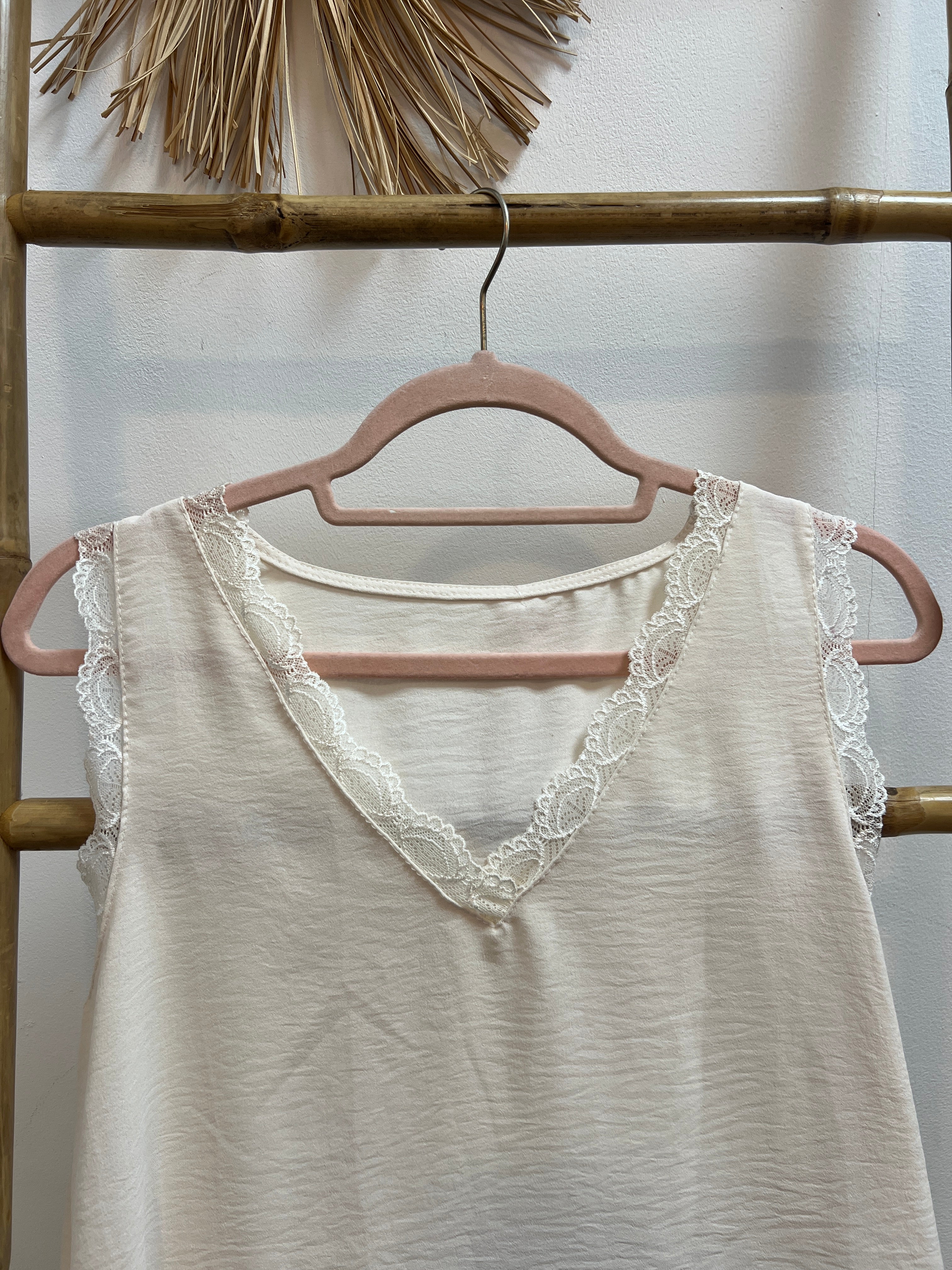 Blusa encaje tirante ancho