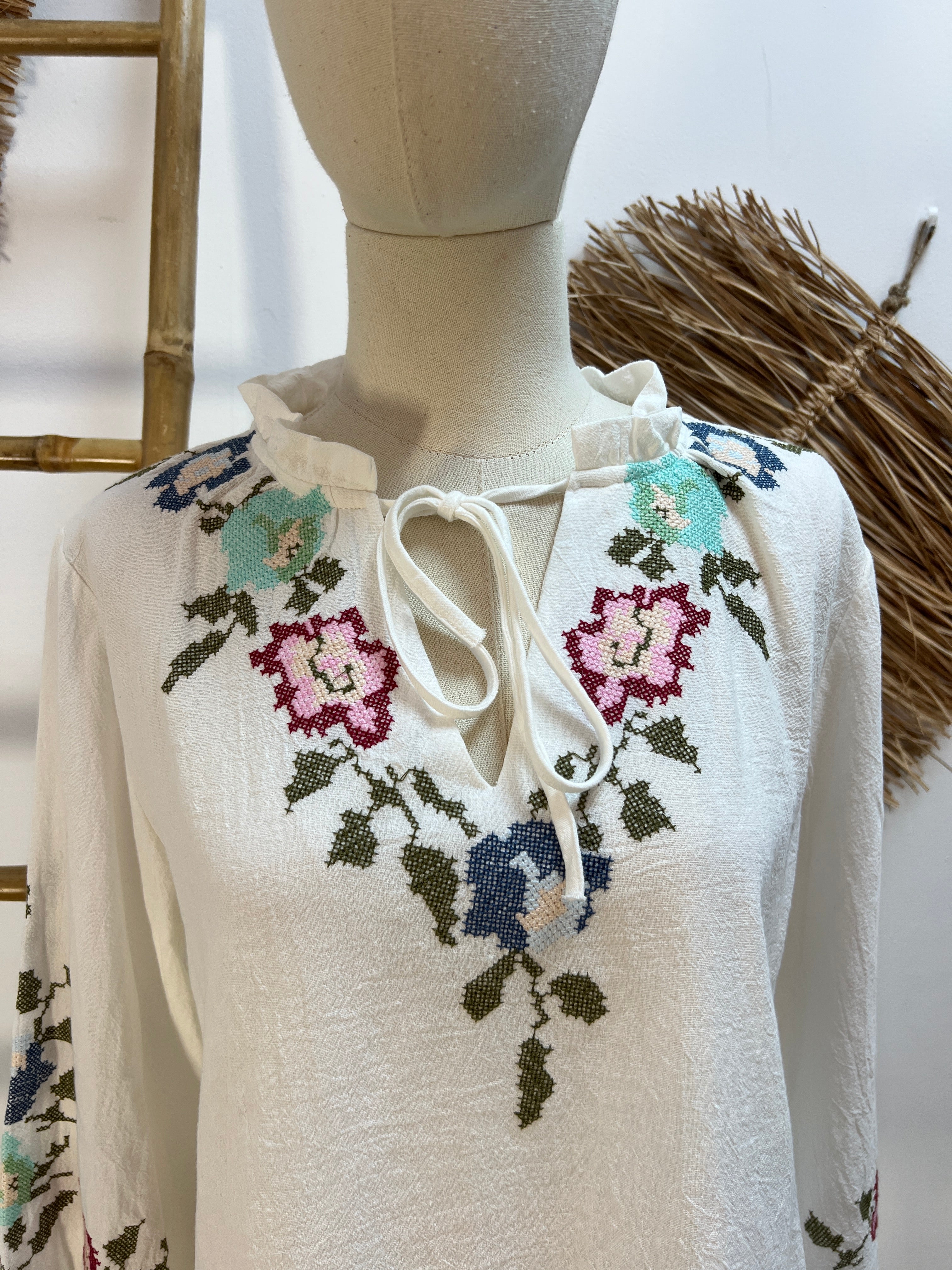 Blusa bordada flores