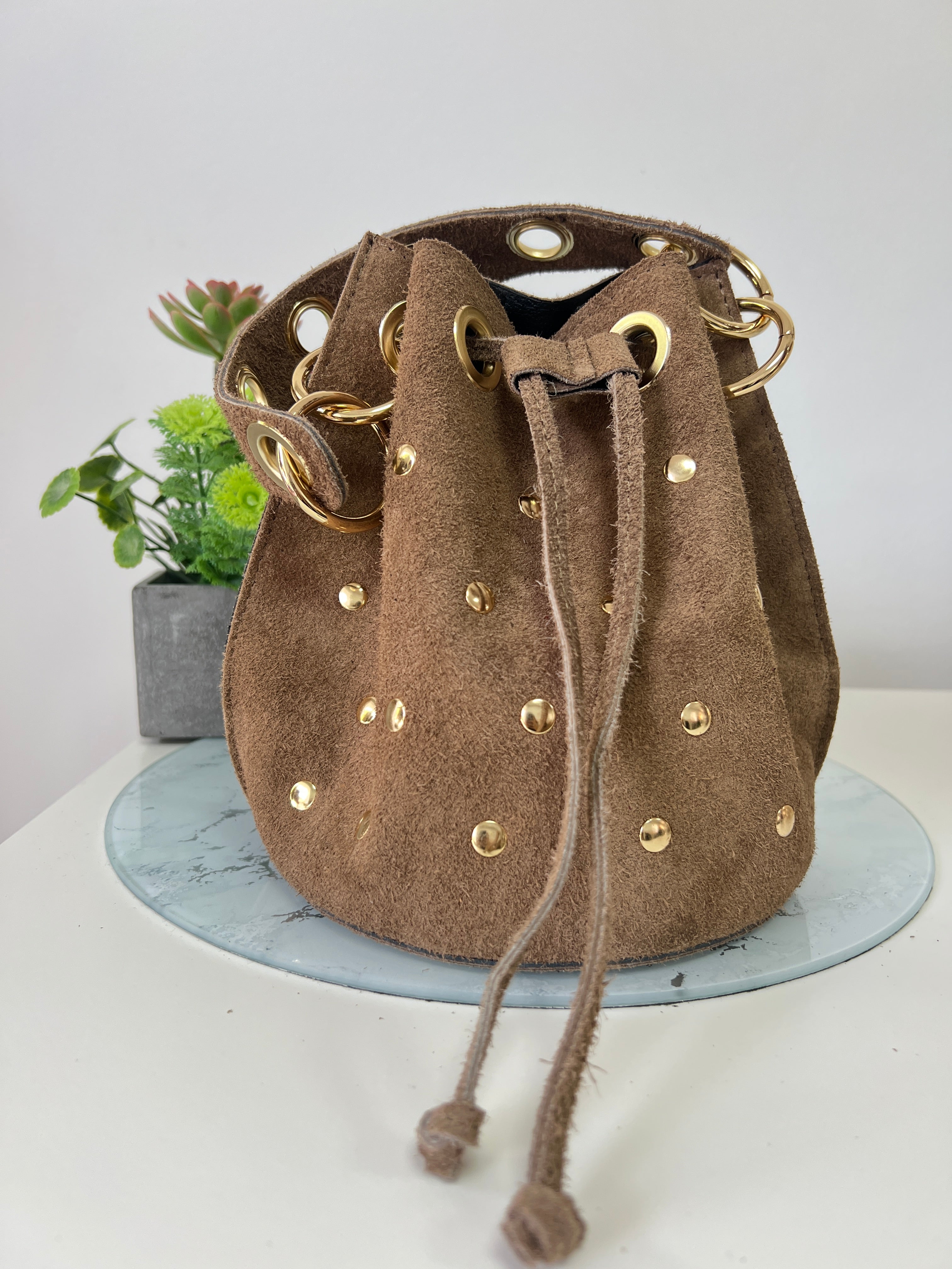 Bolso bombonera tachuelas glam