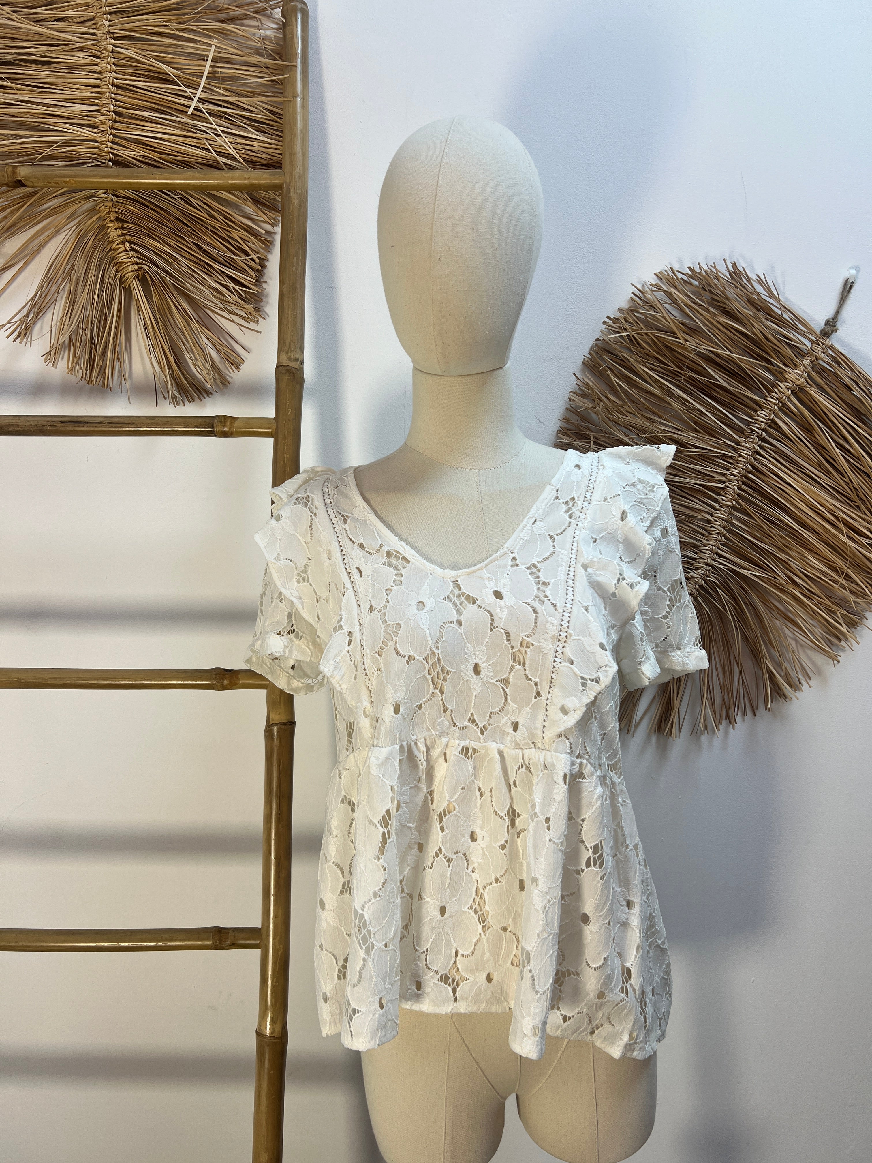 Camiseta calada flores