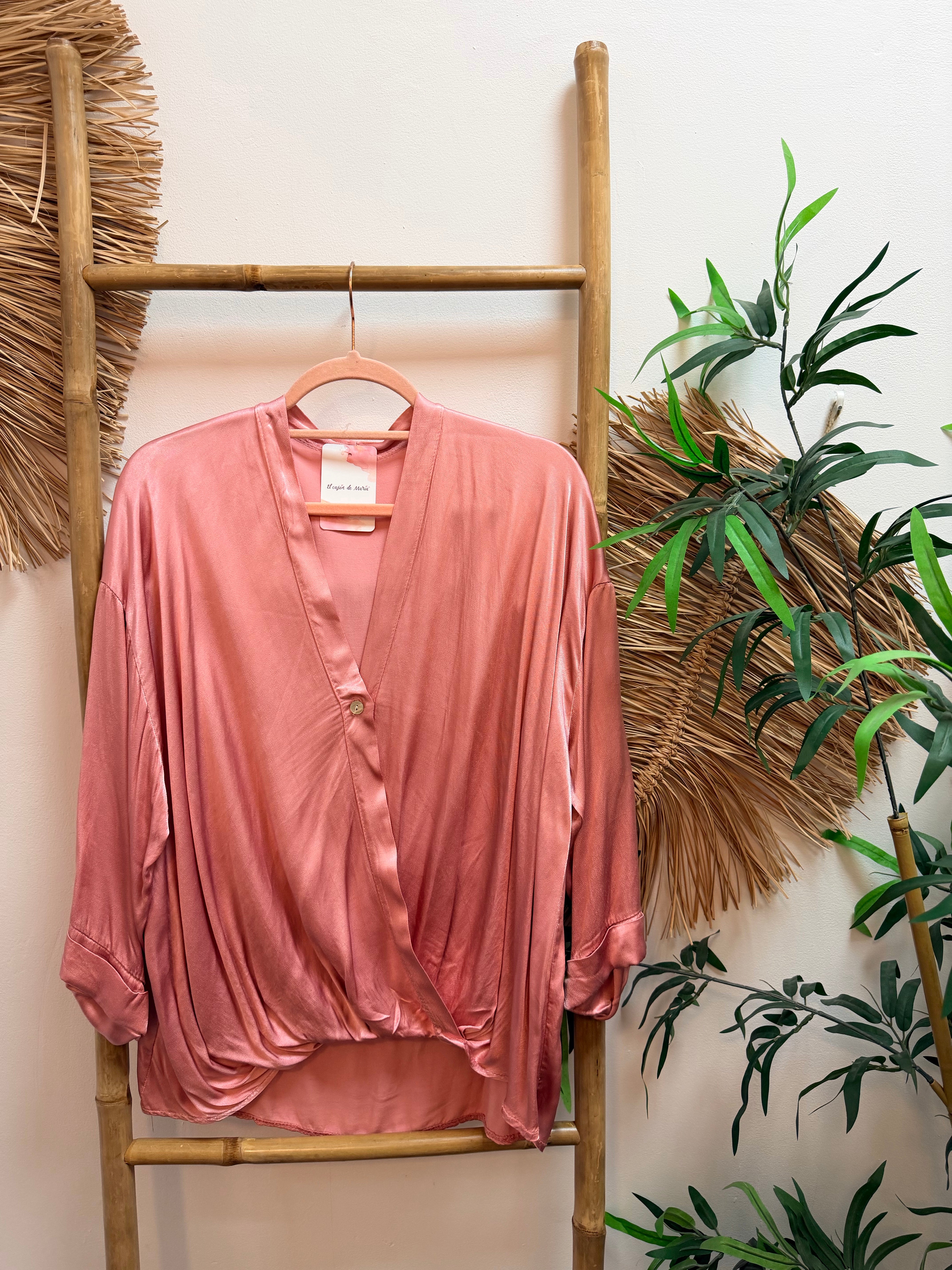 Blusa satinada larga