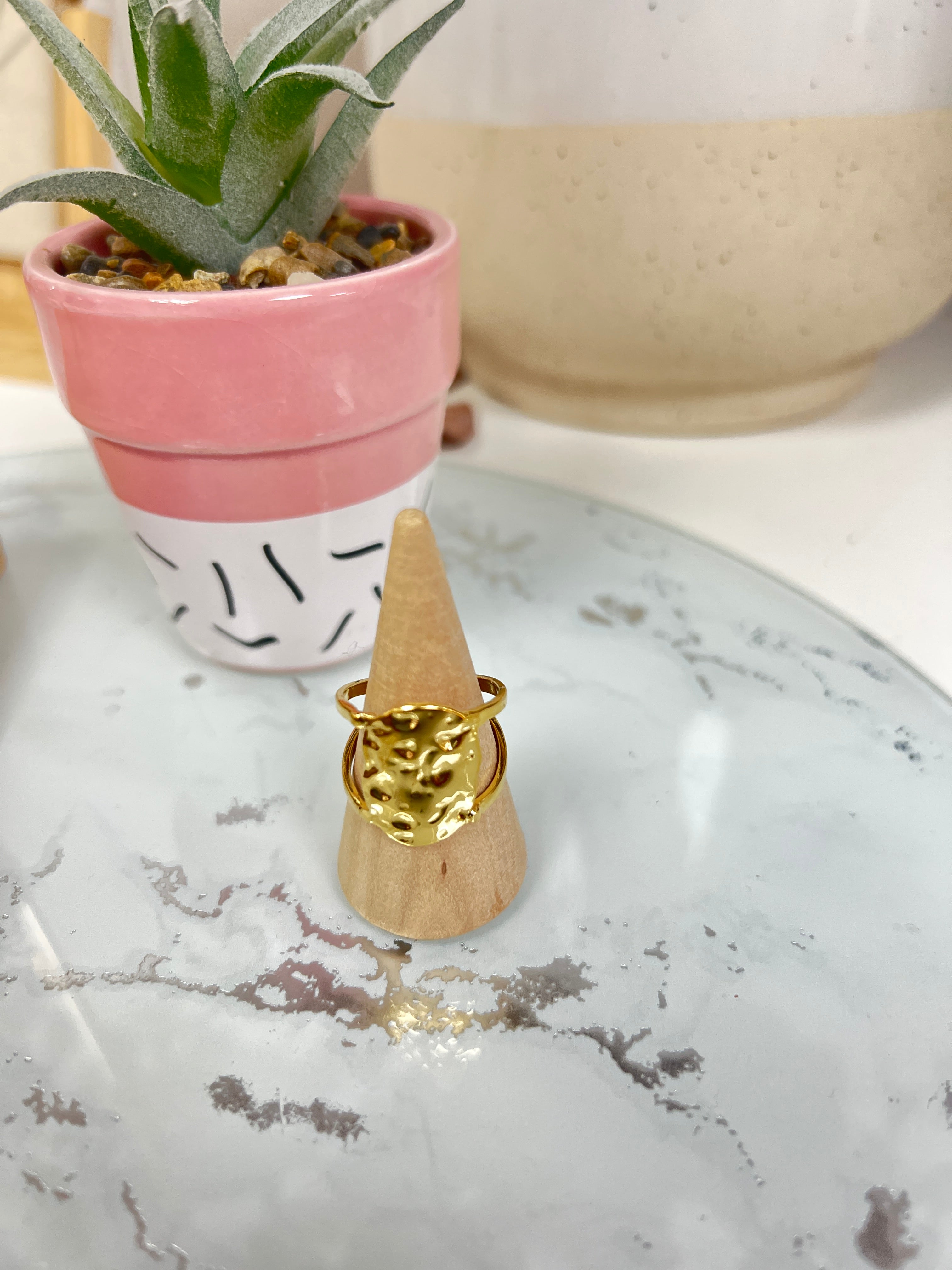 Anillo Troquelado Dorado