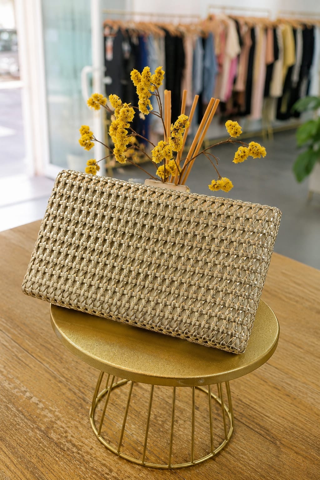 BOLSO DORADO DE RAFIA