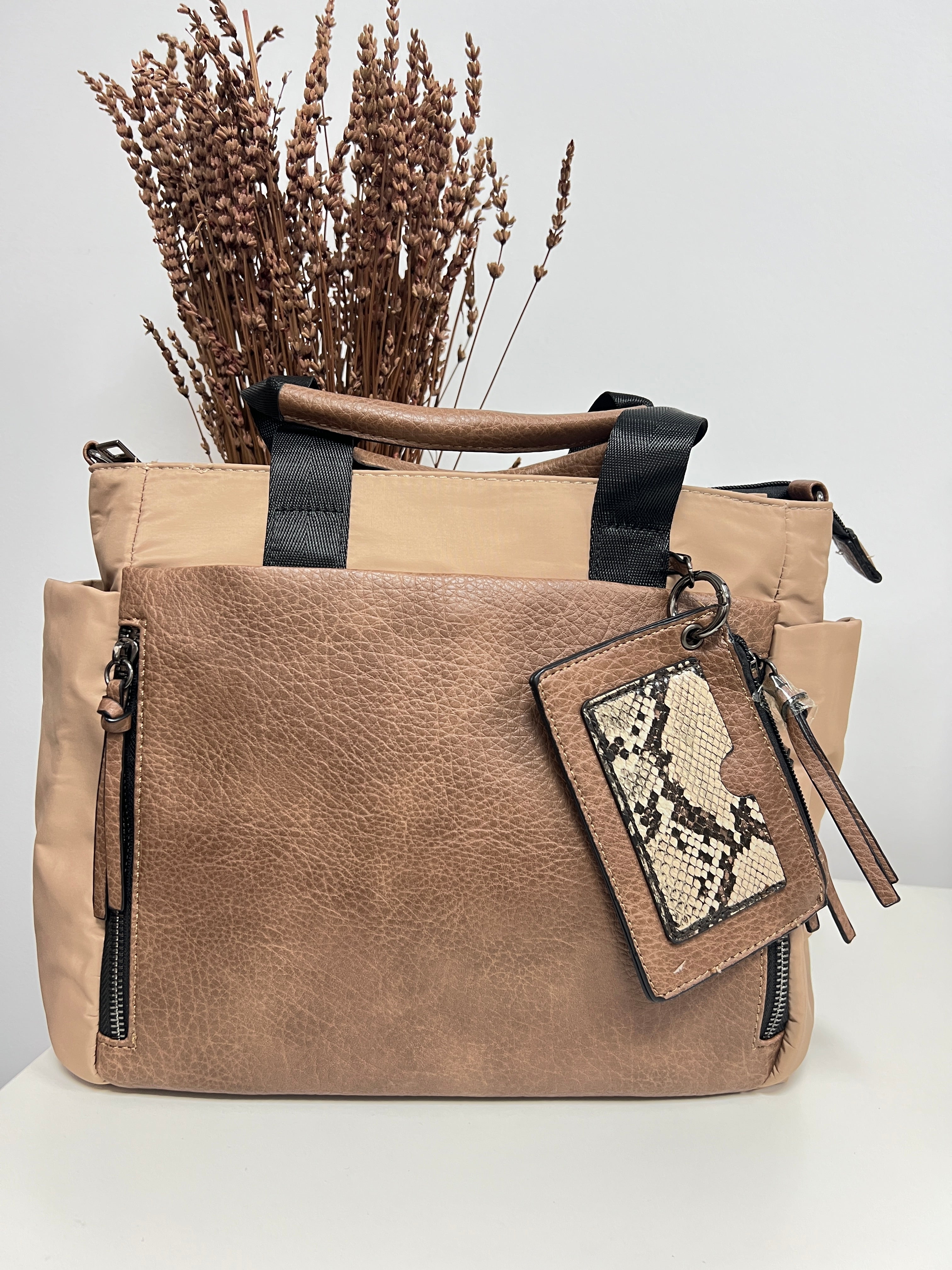 Bolso detalle serpiente