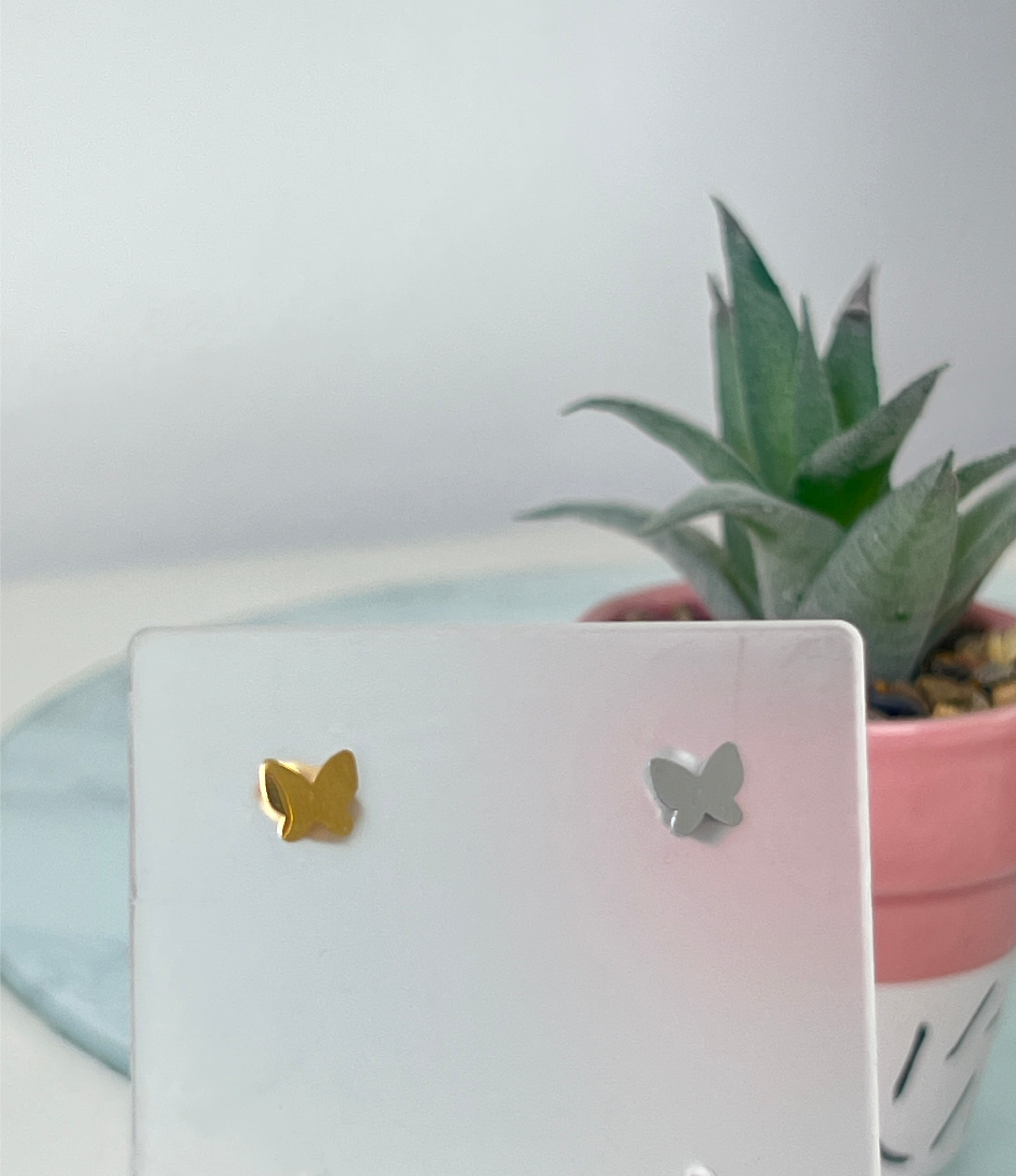 Pendiente mini mariposa