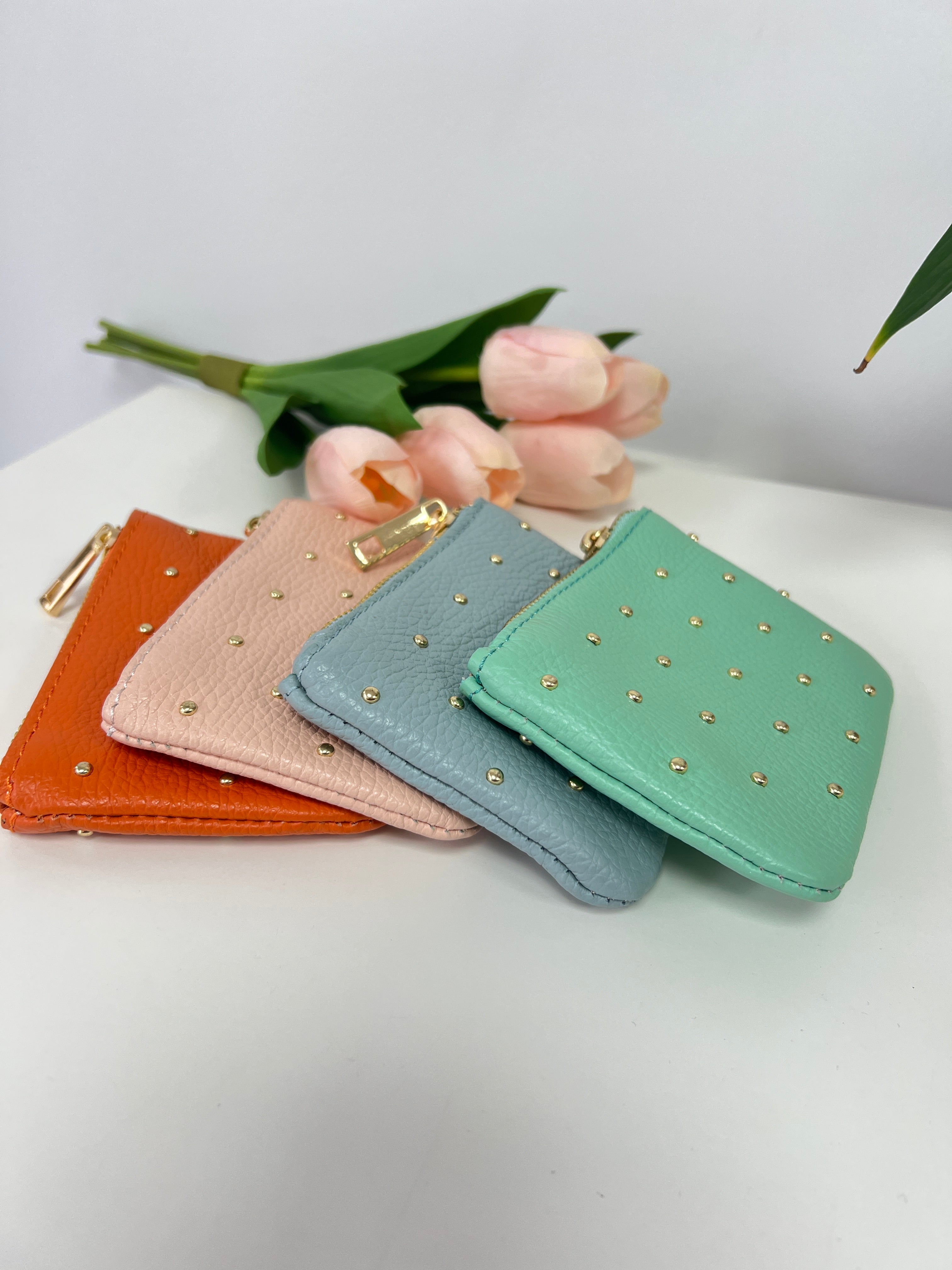 Cartera tachuelas pastel