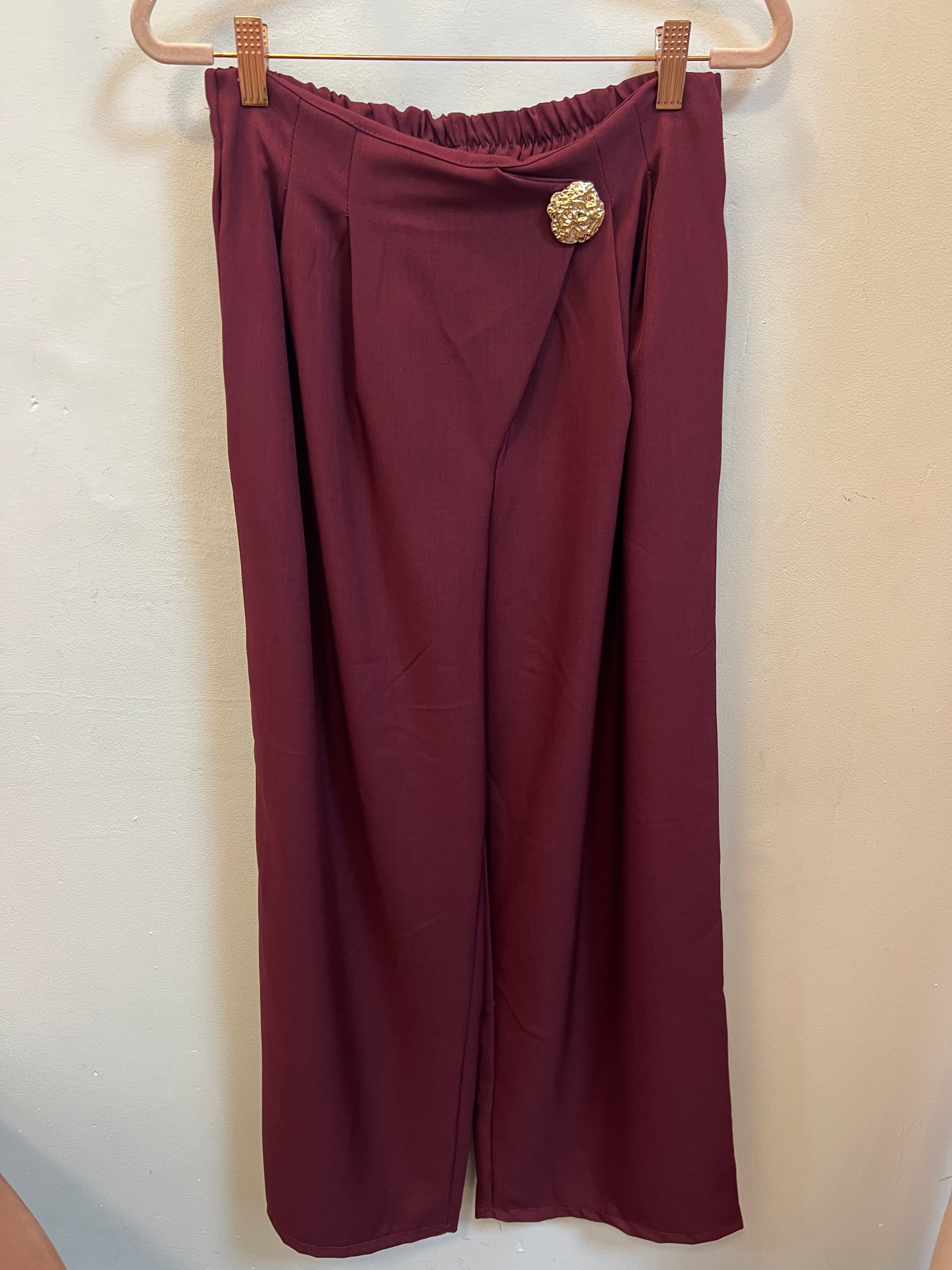 Pantalón botón dorado