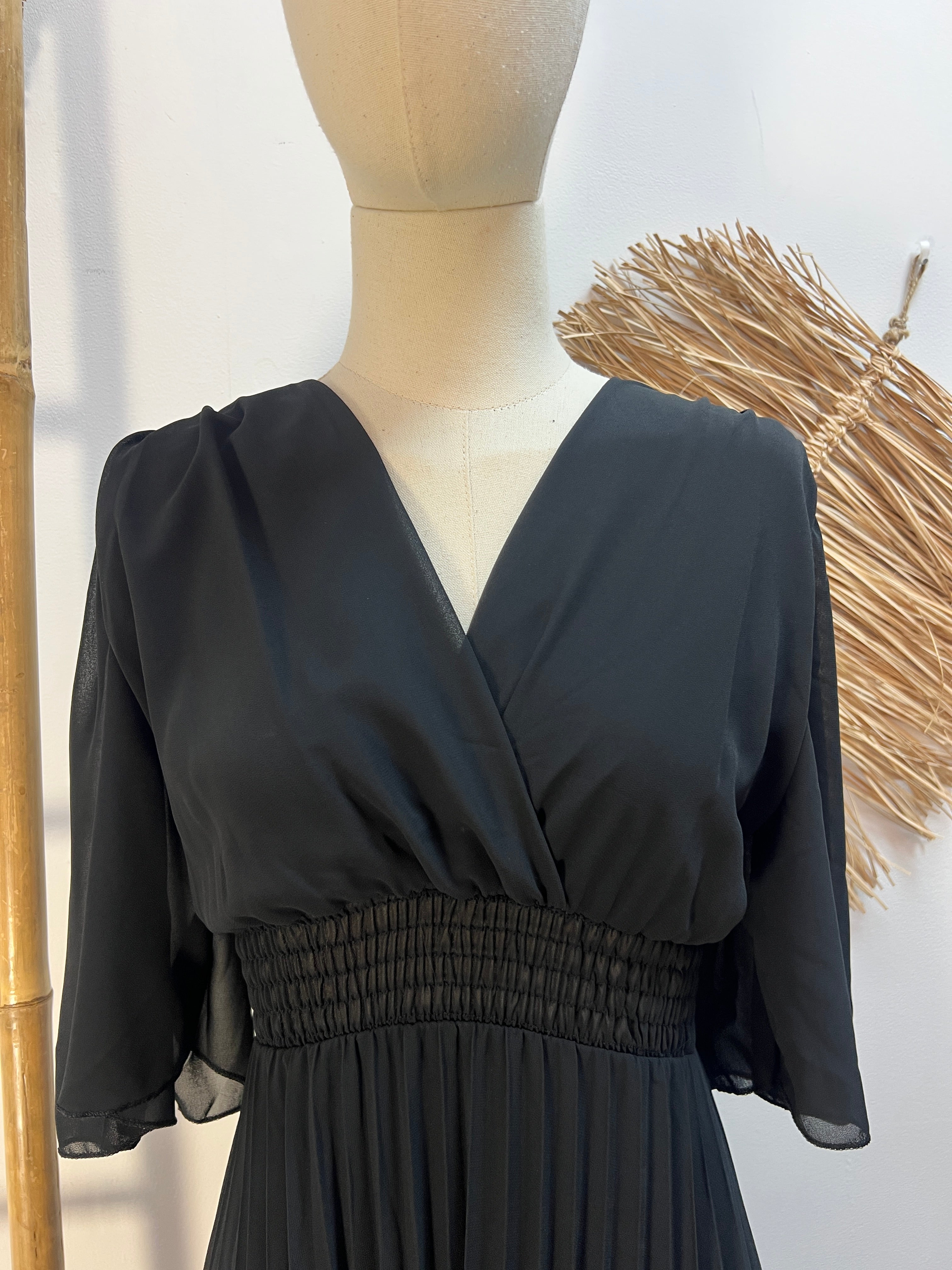 Vestido plisado cuello V