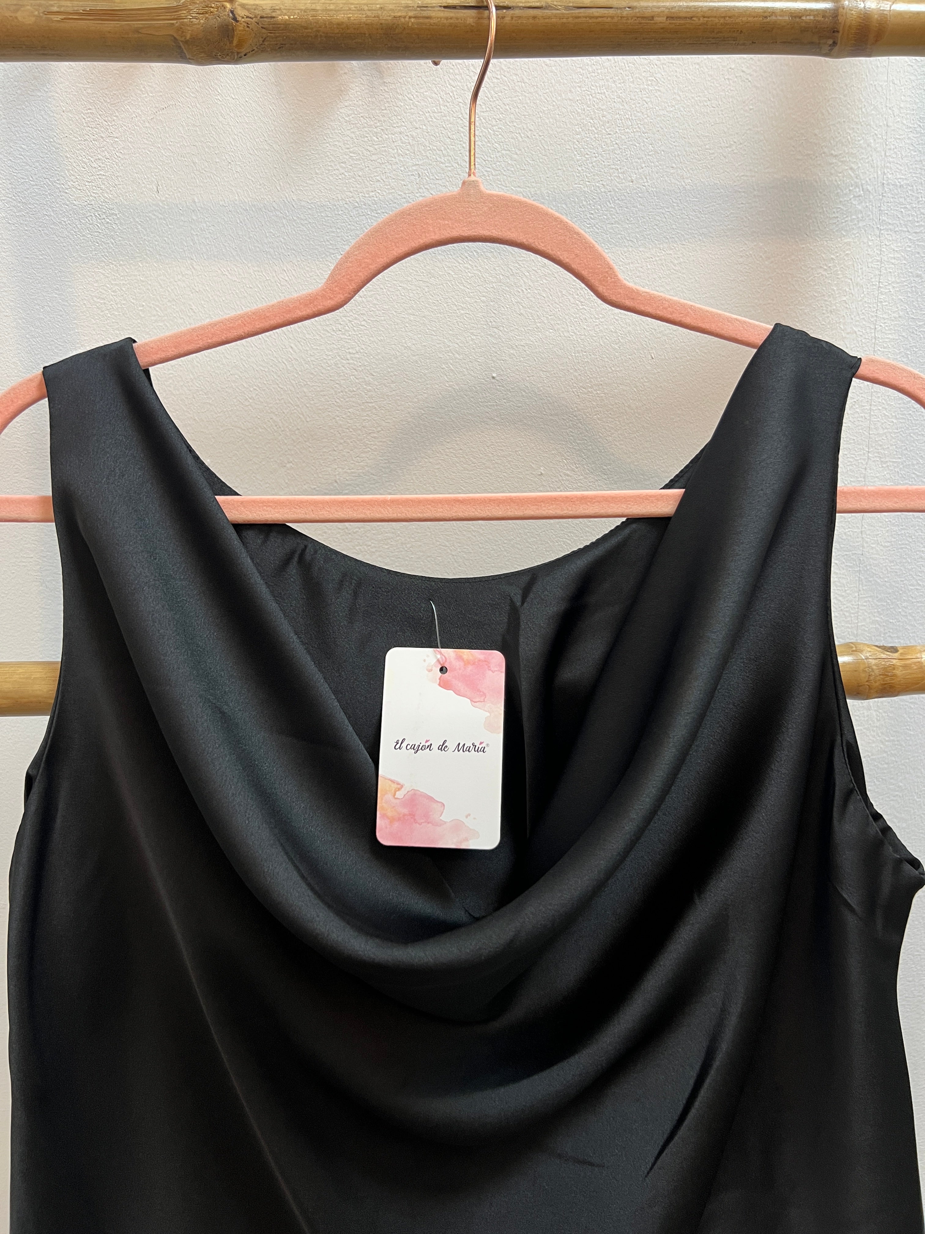 Blusa satén detalle cuello