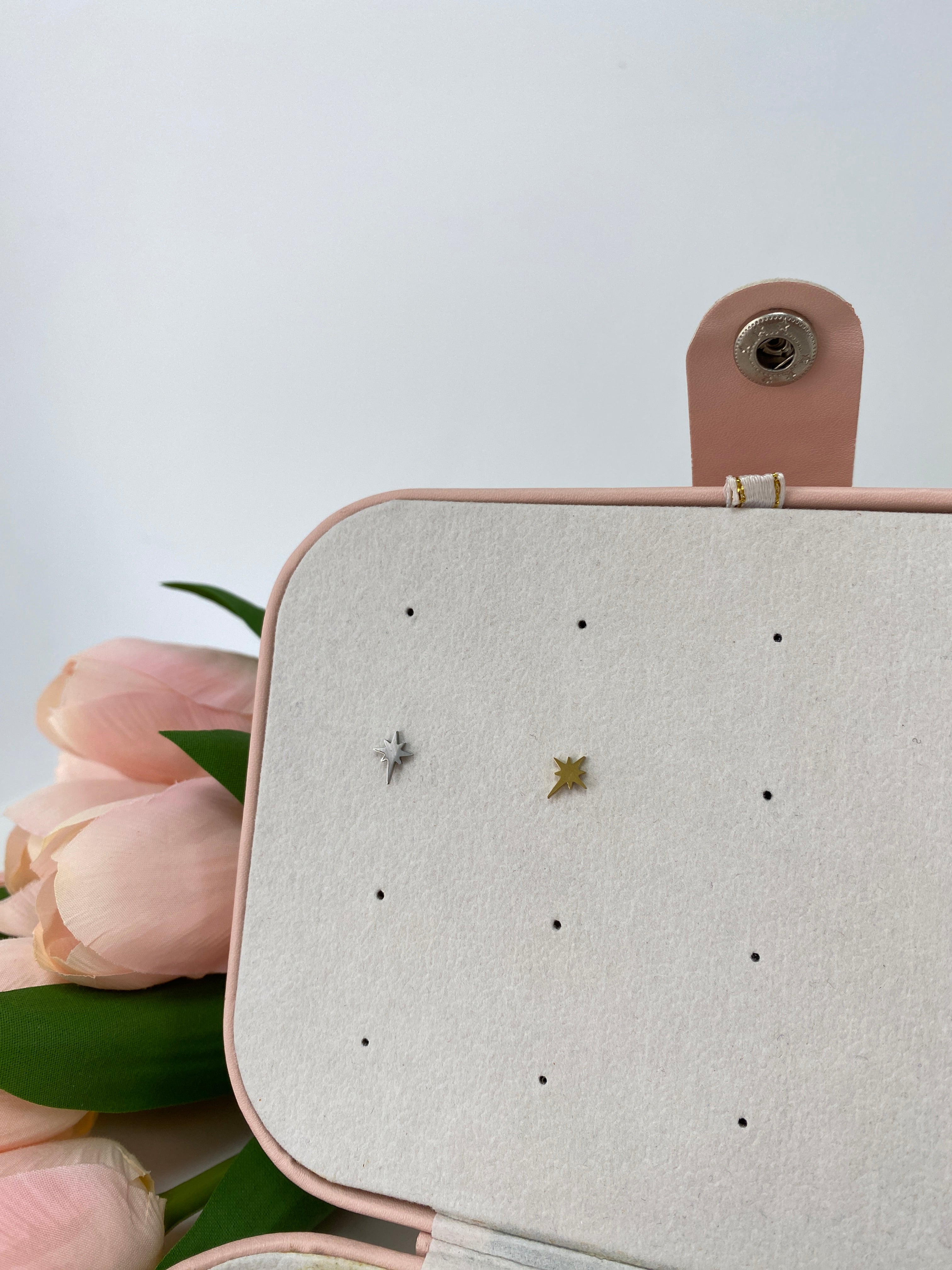 Pendiente mini estrella fugaz