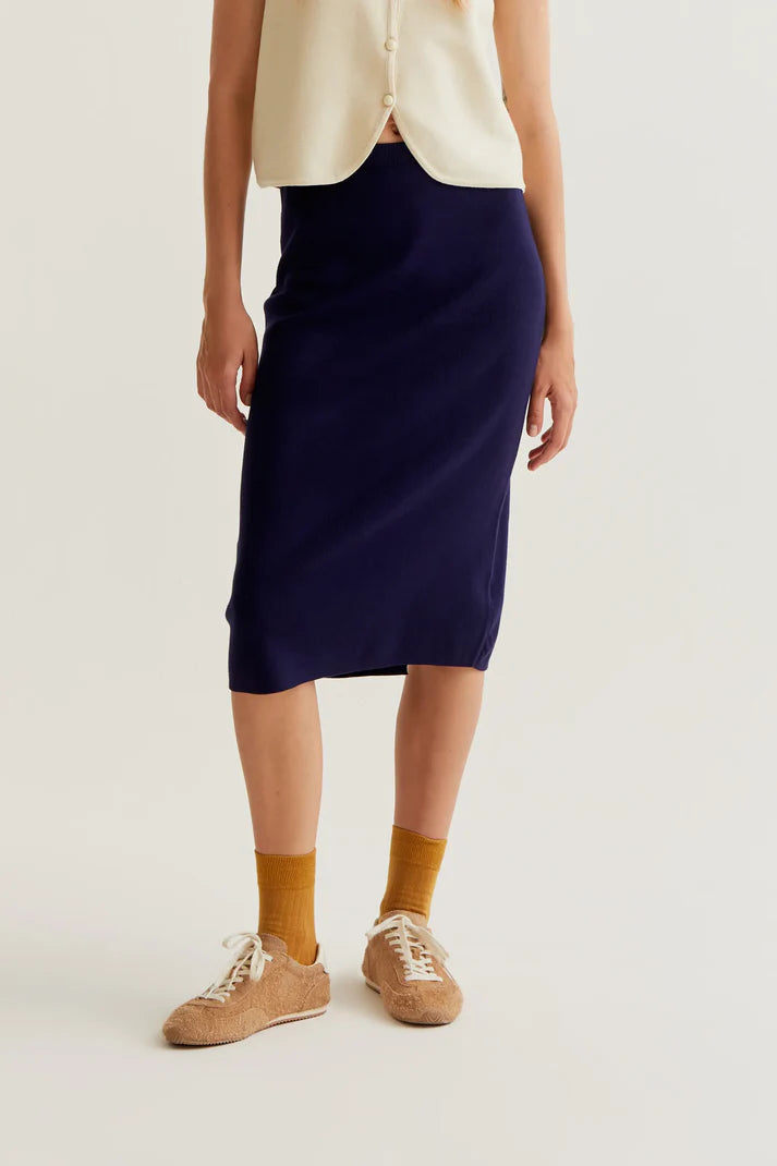 Falda midi punto azul marino Compañía Fantástica