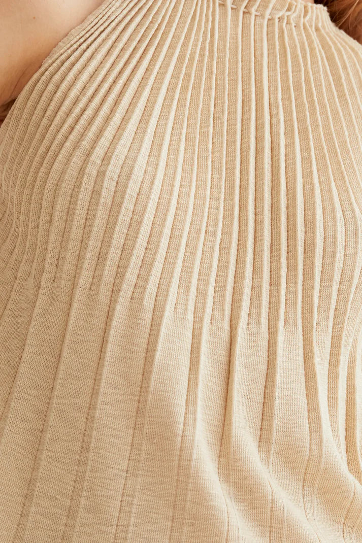 Top plisado beige Compañía Fantástica
