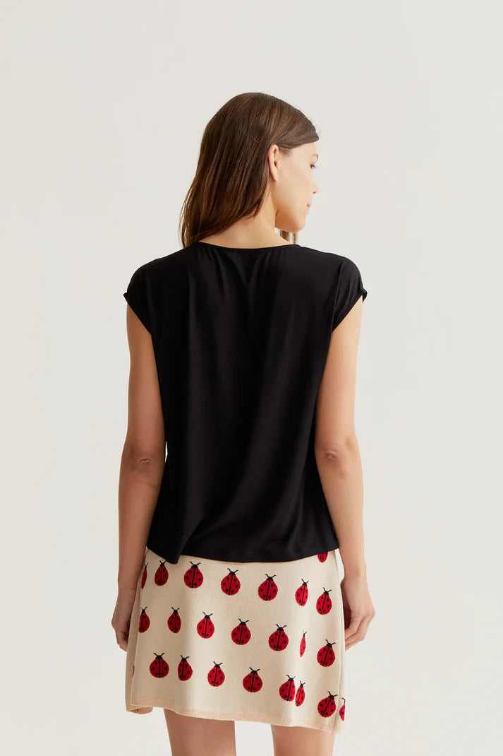 Camiseta negra manga sisa Compañía Fantástica