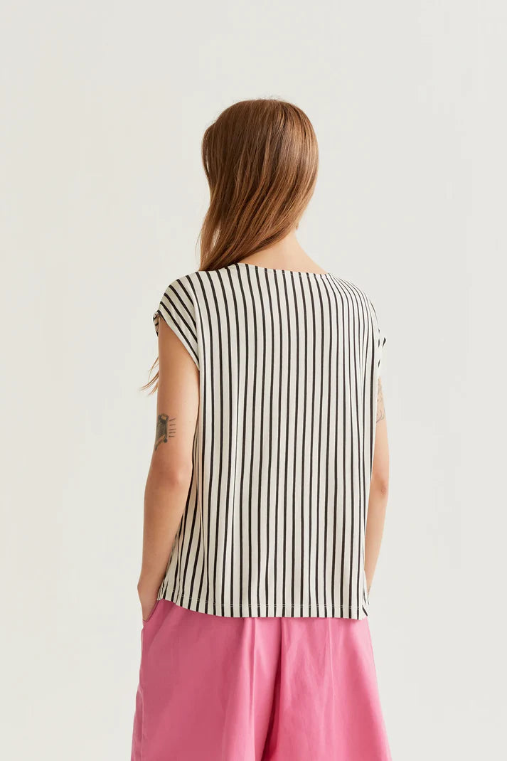 Camiseta con estampado rayas negras de Compañía Fantástica