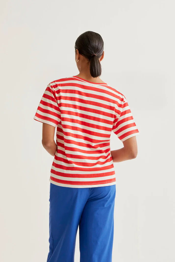 Camiseta con estampado de rayas rojas con bordado de corazón Compañía Fantástica