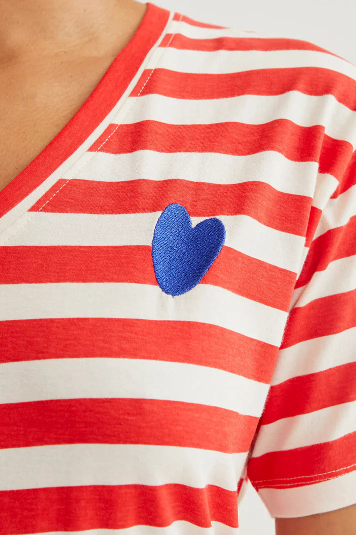 Camiseta con estampado de rayas rojas con bordado de corazón Compañía Fantástica