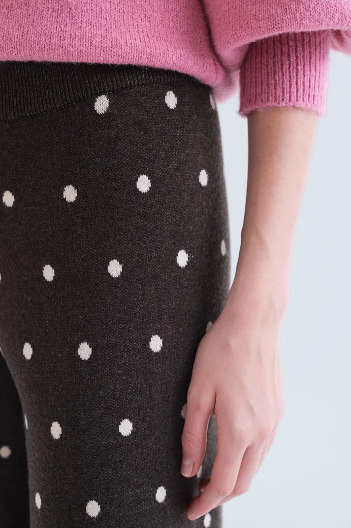Pantalón verde con estampado de puntos blancos pequeños Compañía Fantástica