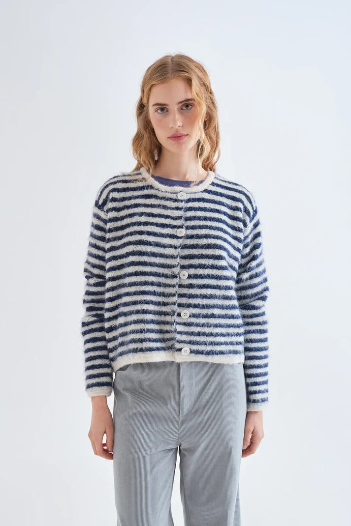 cardigan de rayas blanco y azul
