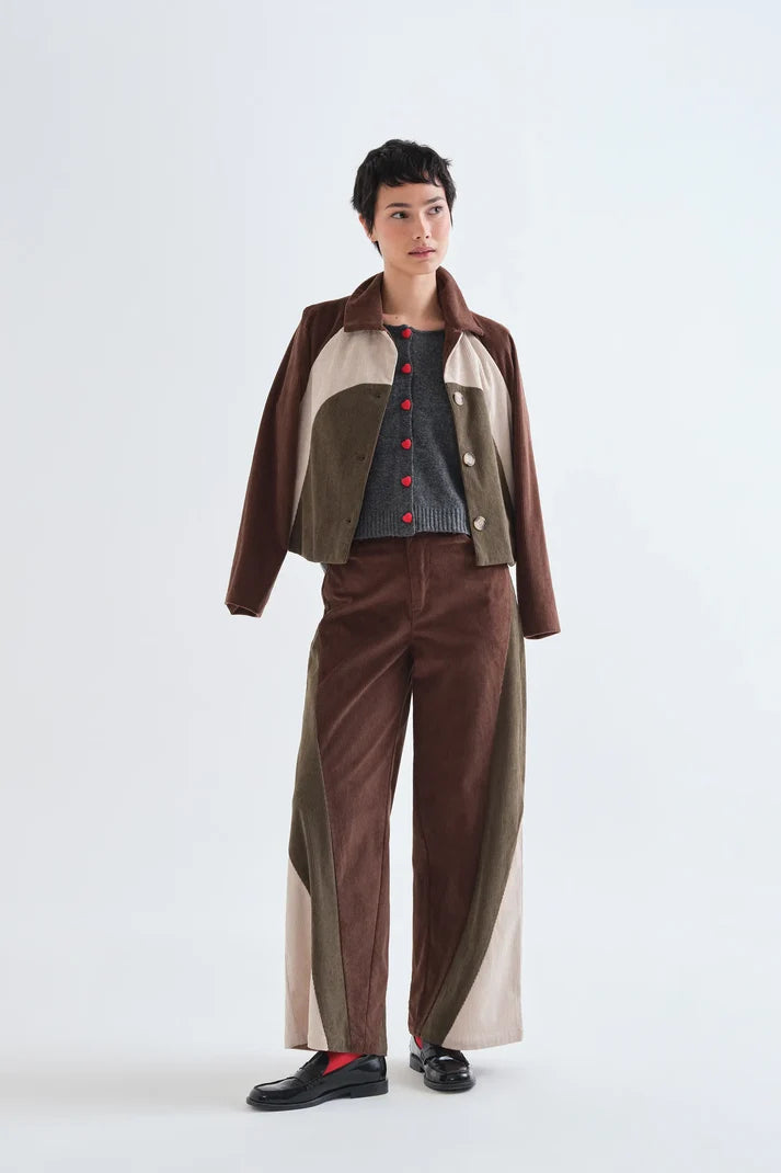Cárdigan gris oscuro con botones en rojo Compañía Fantástica