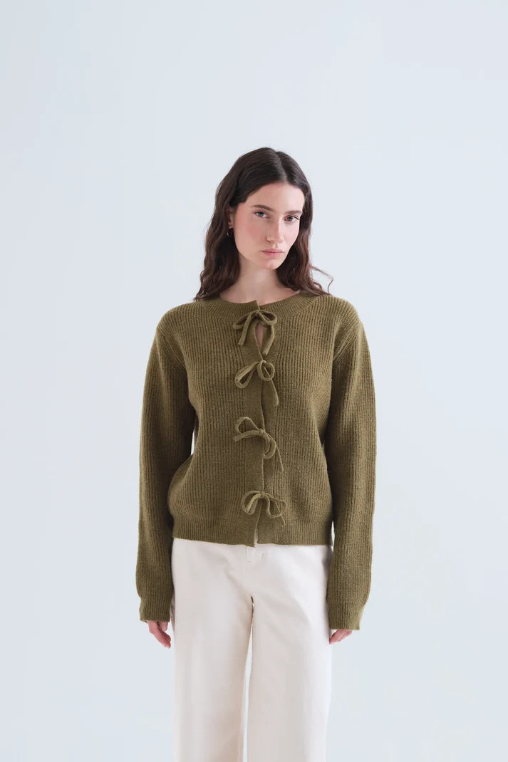 CARDIGAN PUNTO CON LAZO VERDE OLIVA