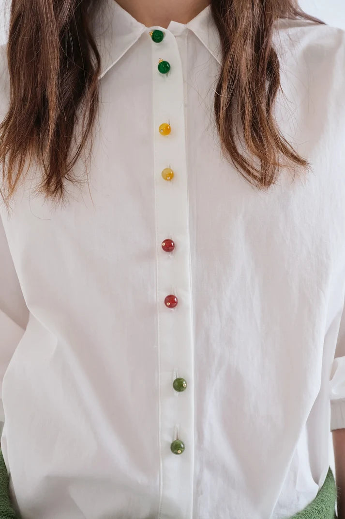 Camisa 100% algodón blanca con botones joyas multicolor Compañía Fantástica
