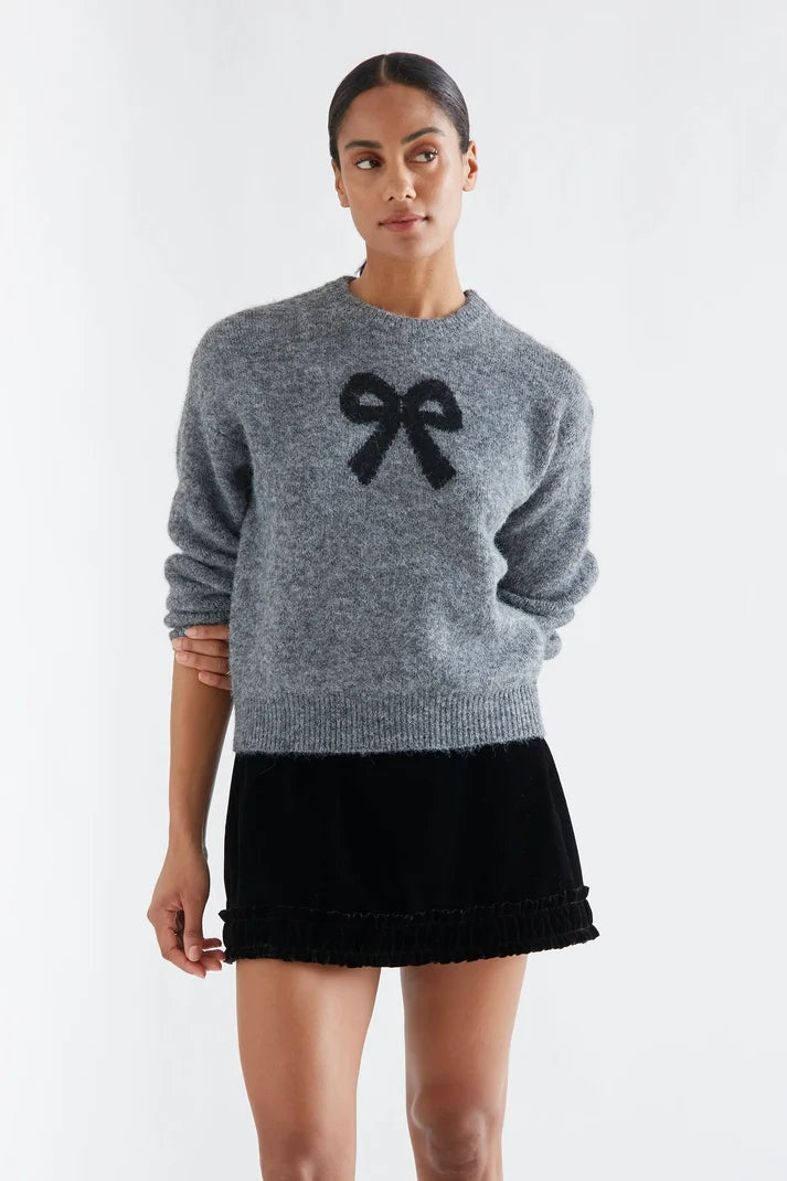 JERSEY GRIS CON ESTAMPADO LAZO NEGRO COMPAÑIA FANTASTICA