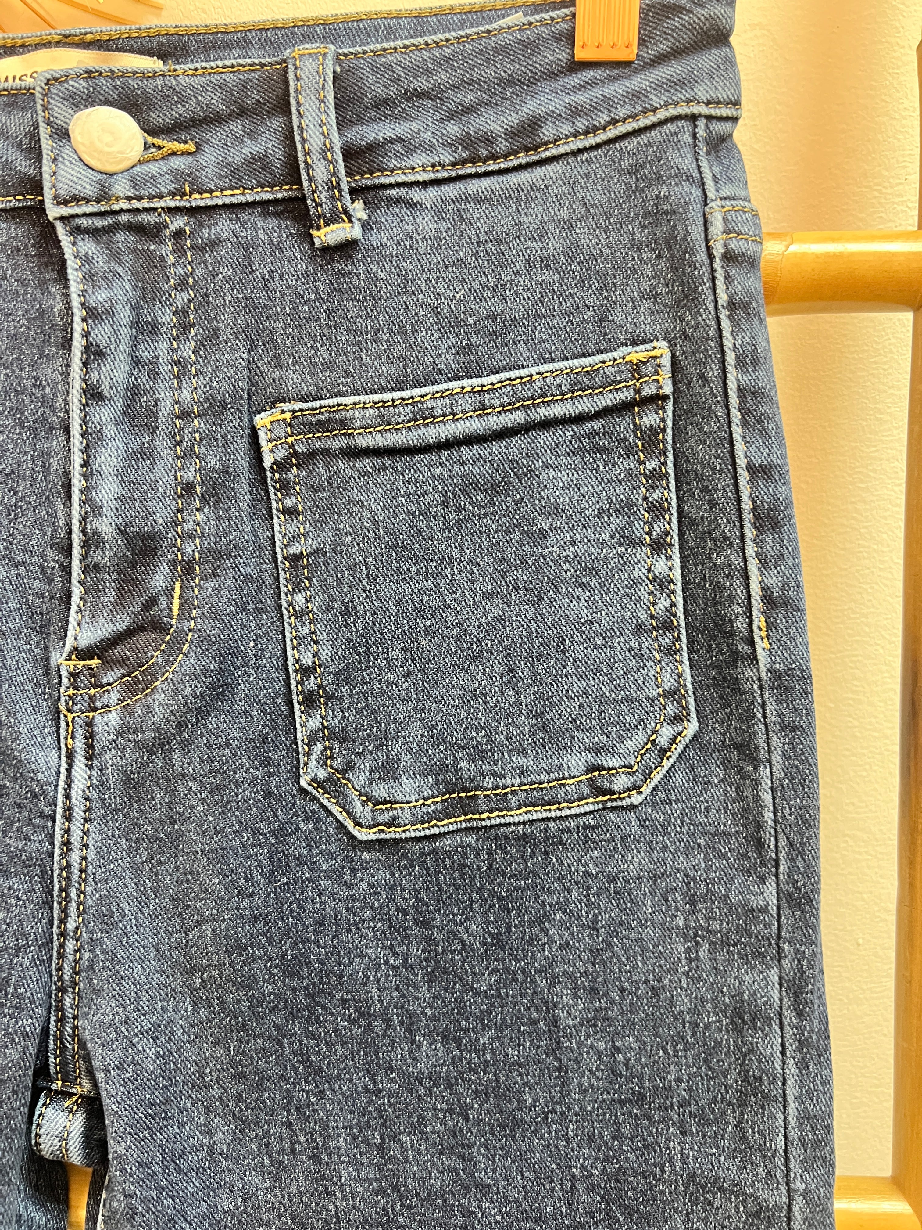 Jeans rectos bolsillos