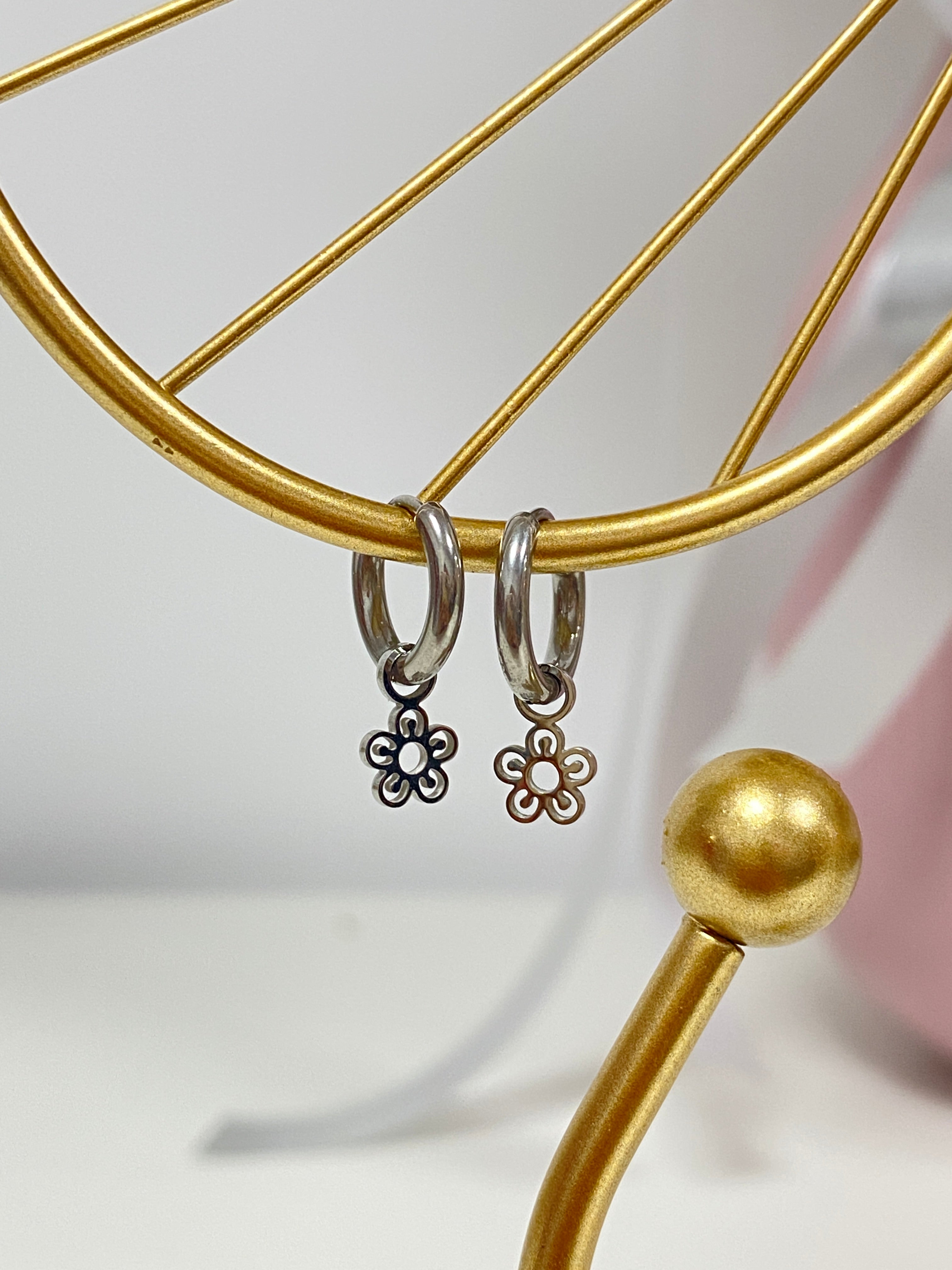 Pendientes aro flor silueta