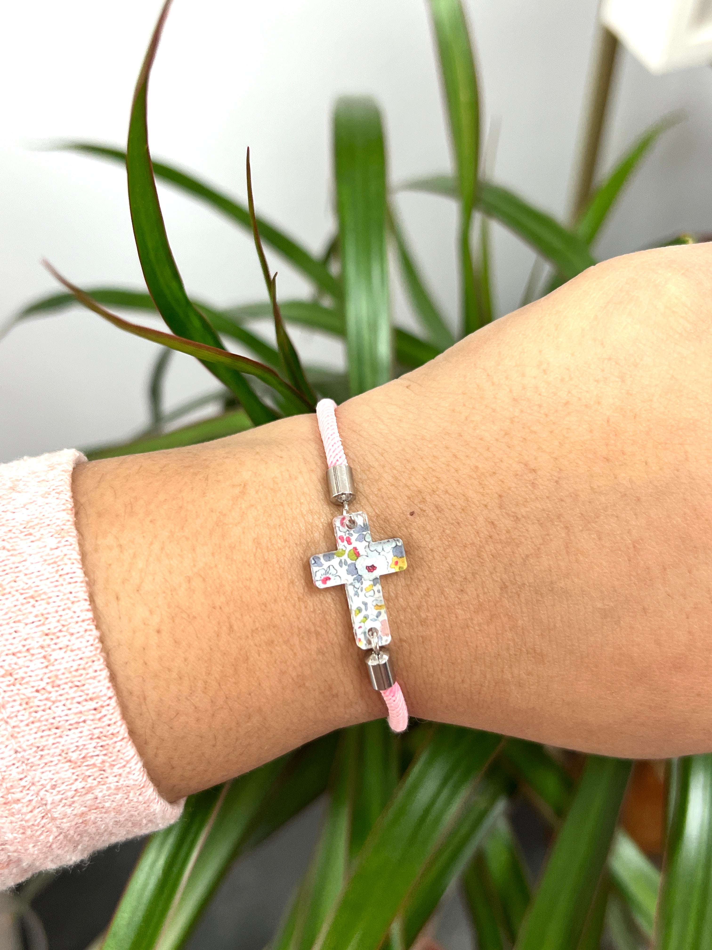 Pulsera cruz