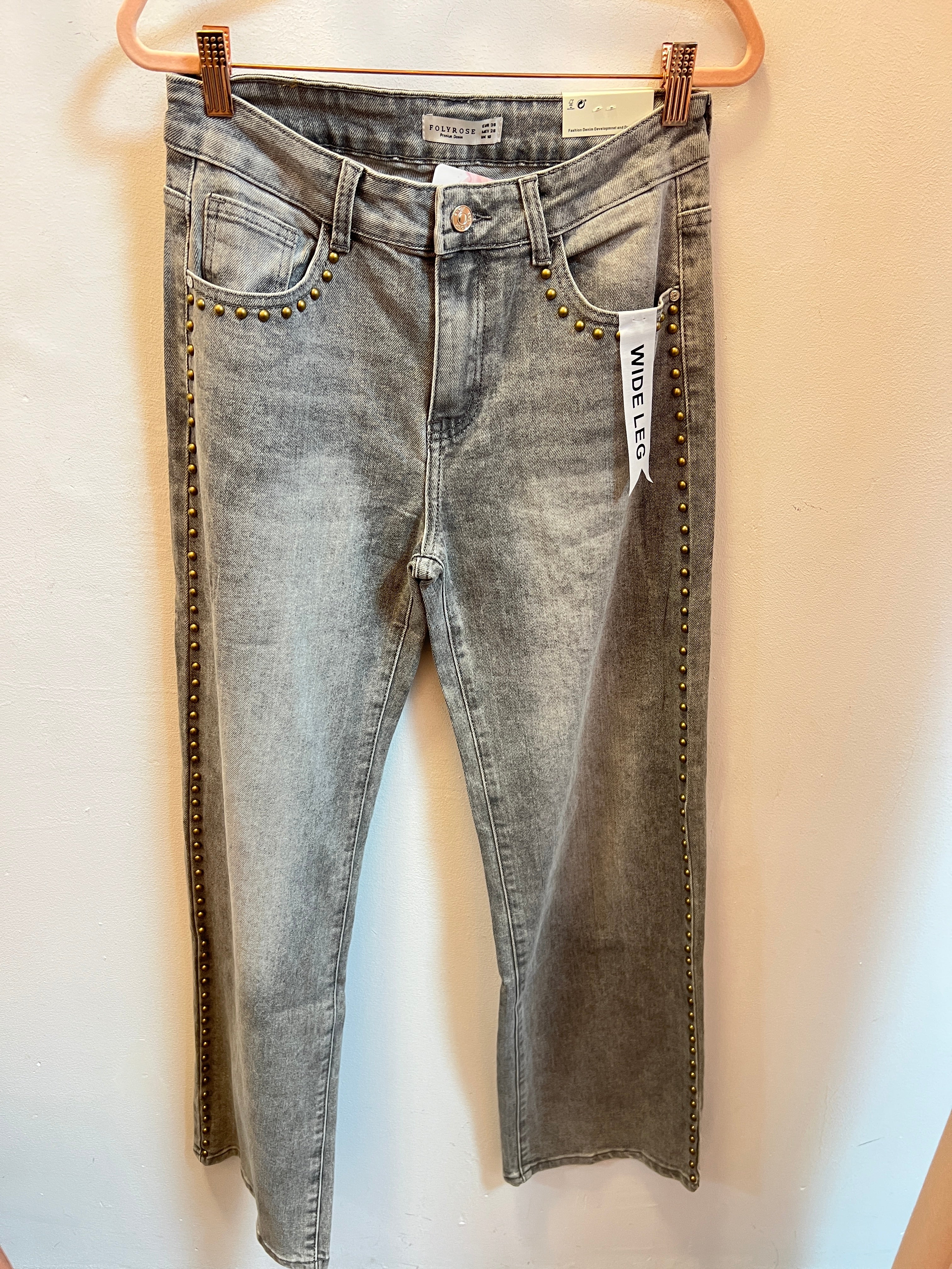 Pantalón gris tachuelas