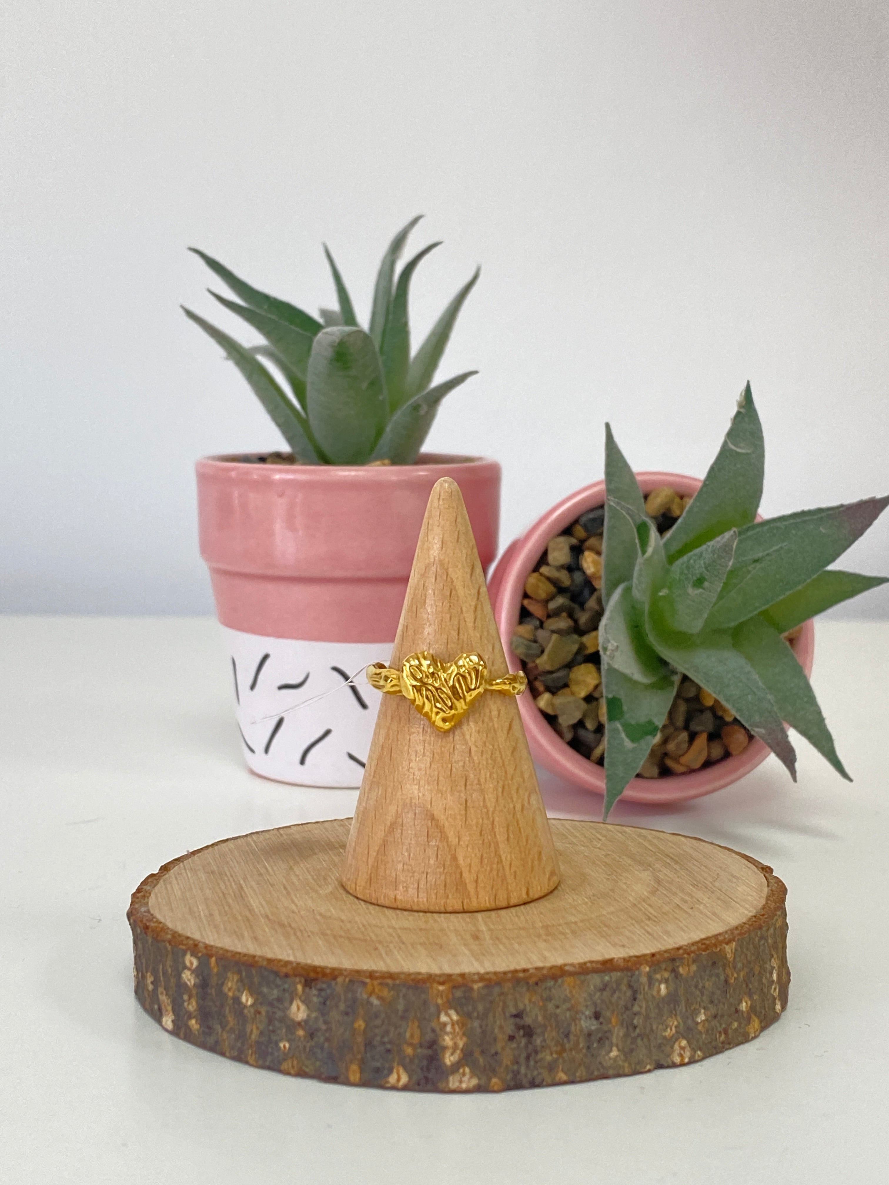 Anillo corazón relieve