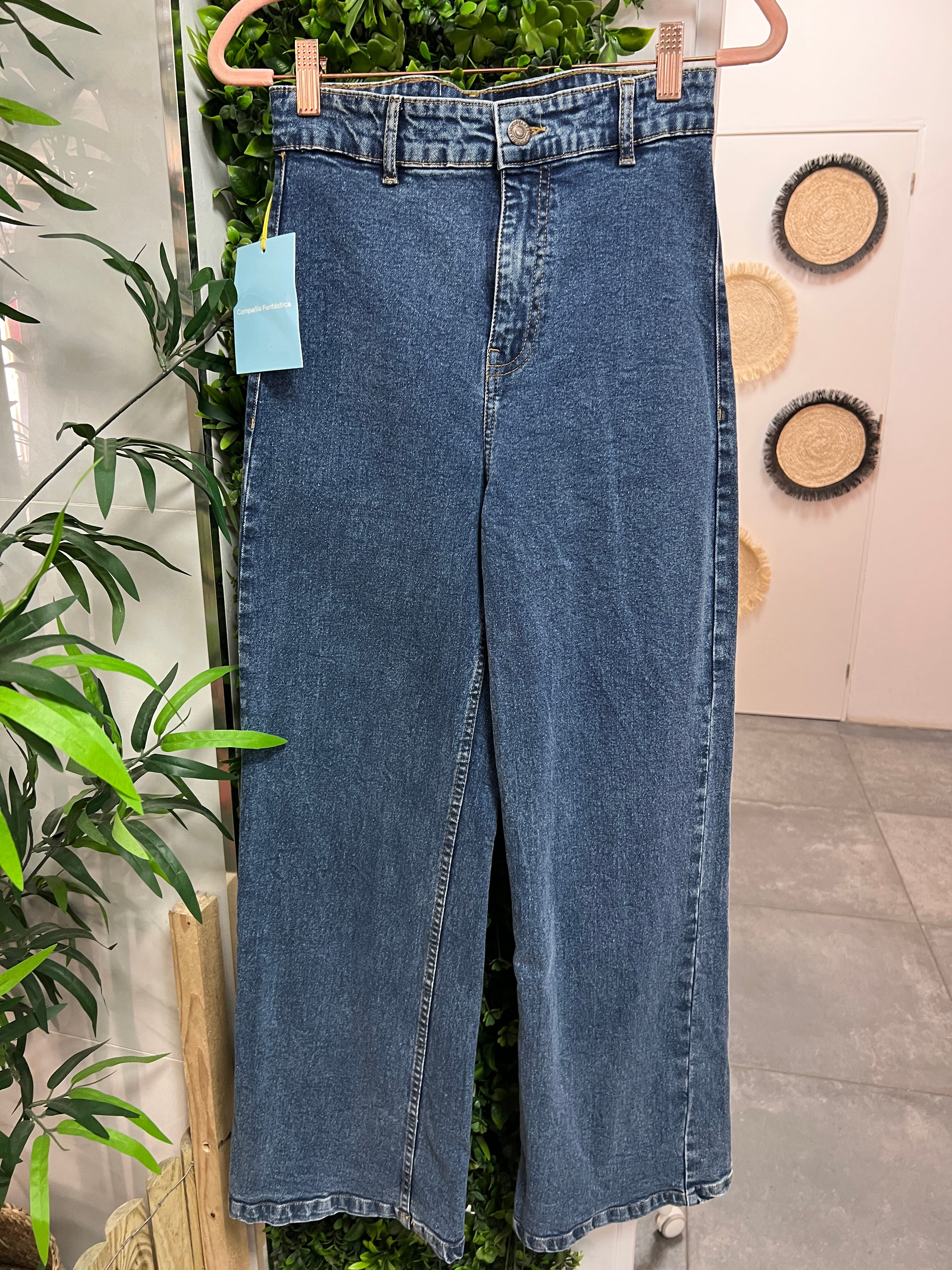 Pantalón vaquero con bordado de corazón CF