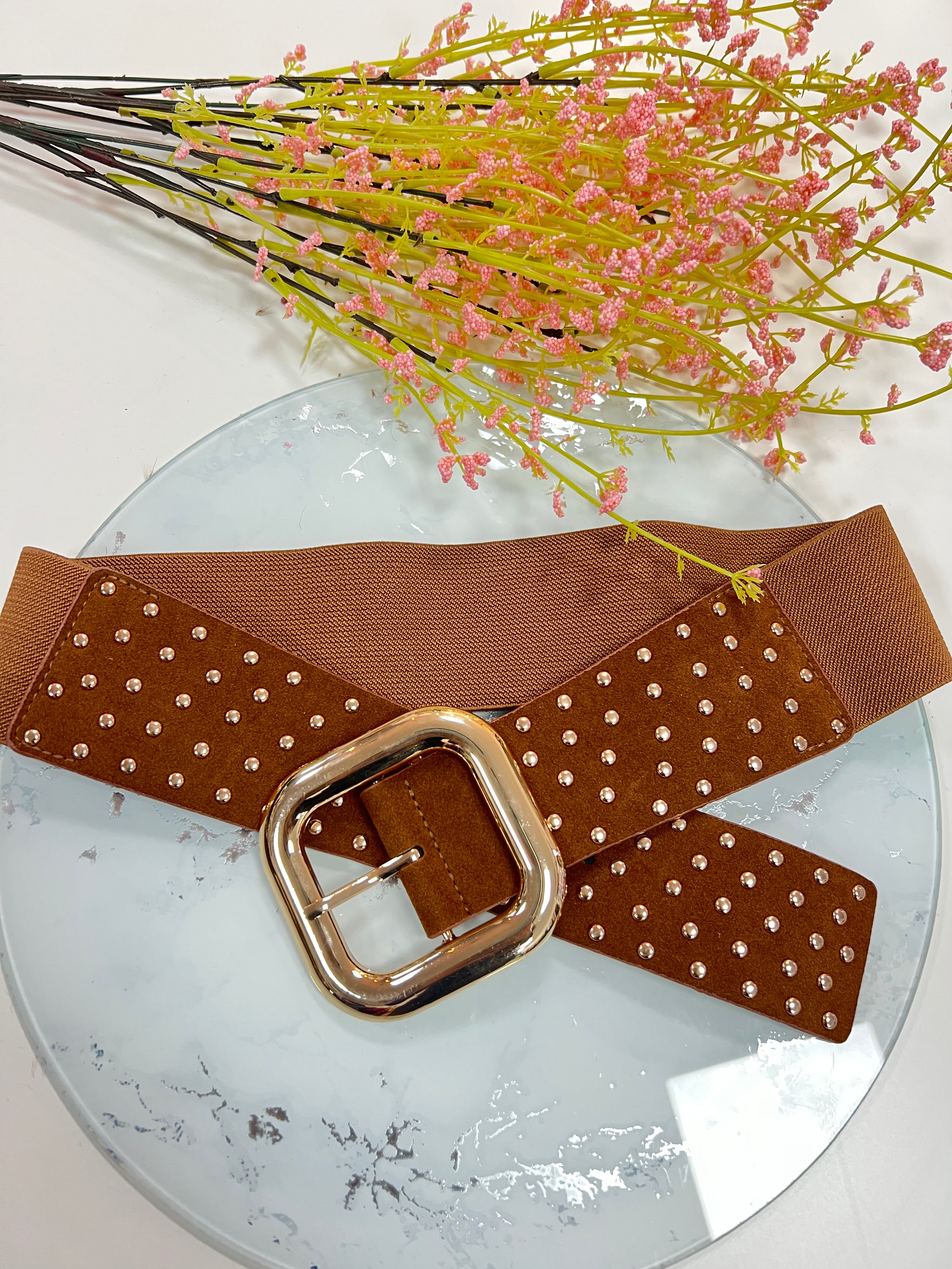 Cinturón elástico tachuelas