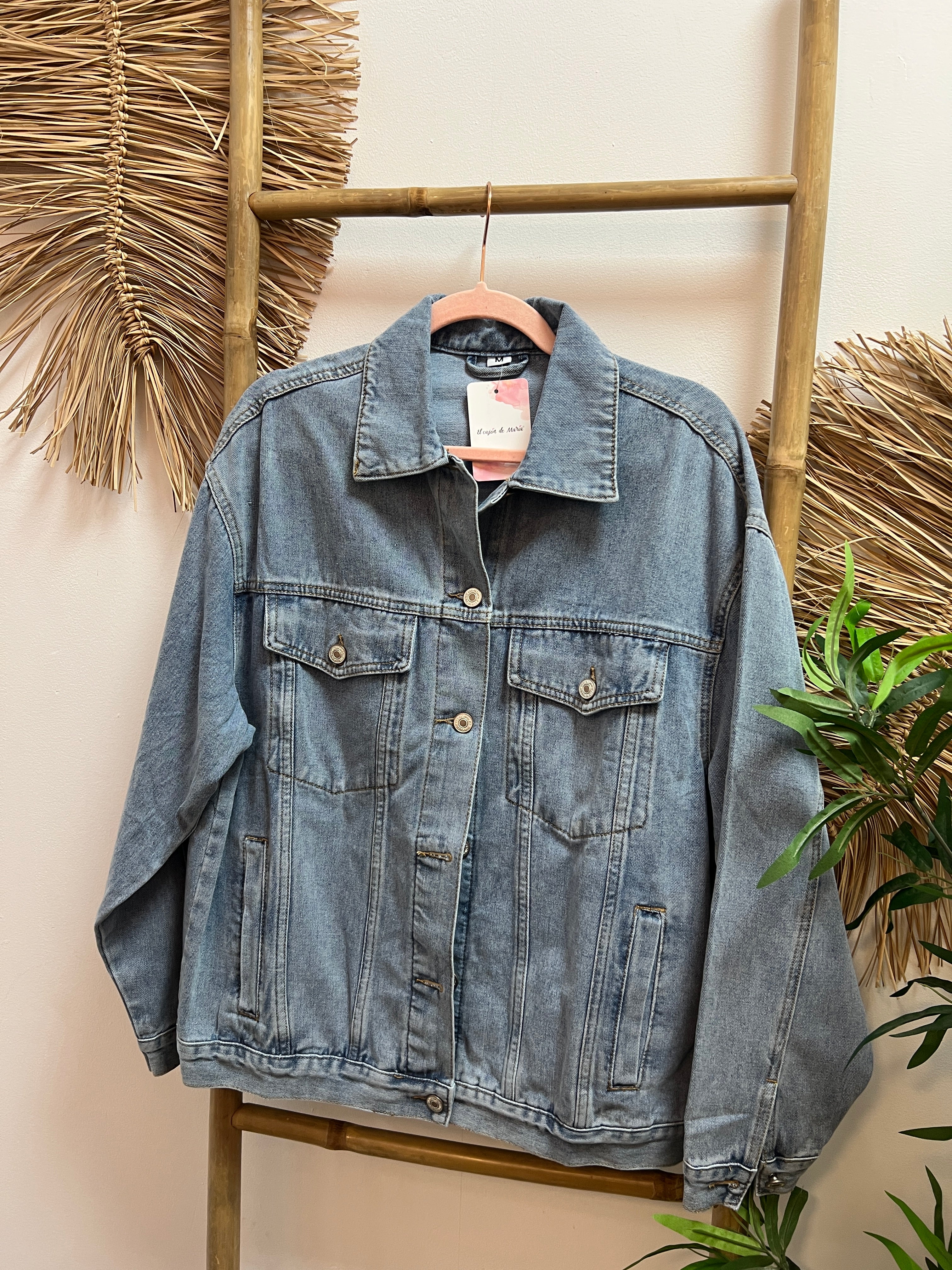 Chaqueta vaquera con estampado de Alas