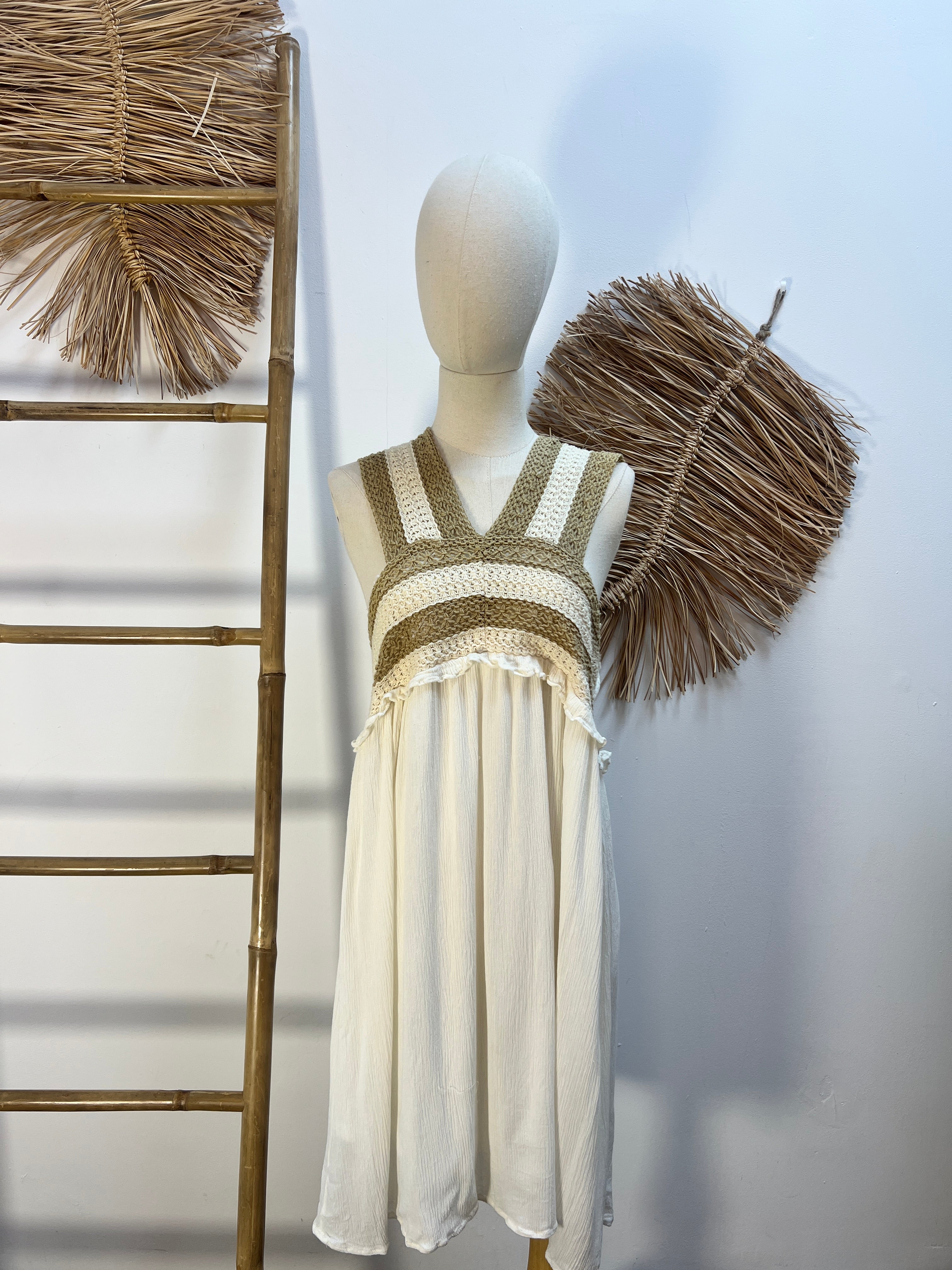 Vestido con crochet en el pecho