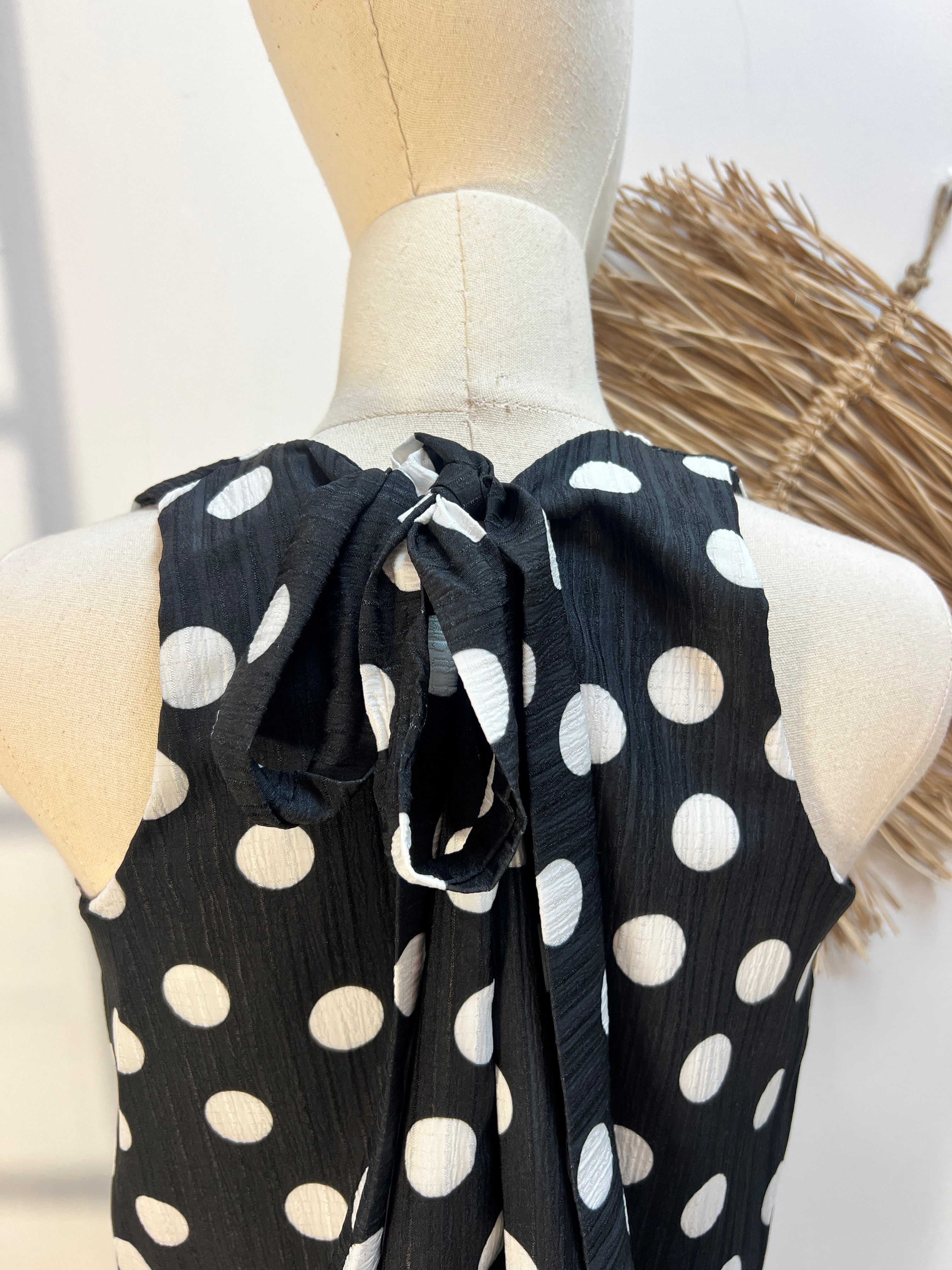 Blusa negra lunares