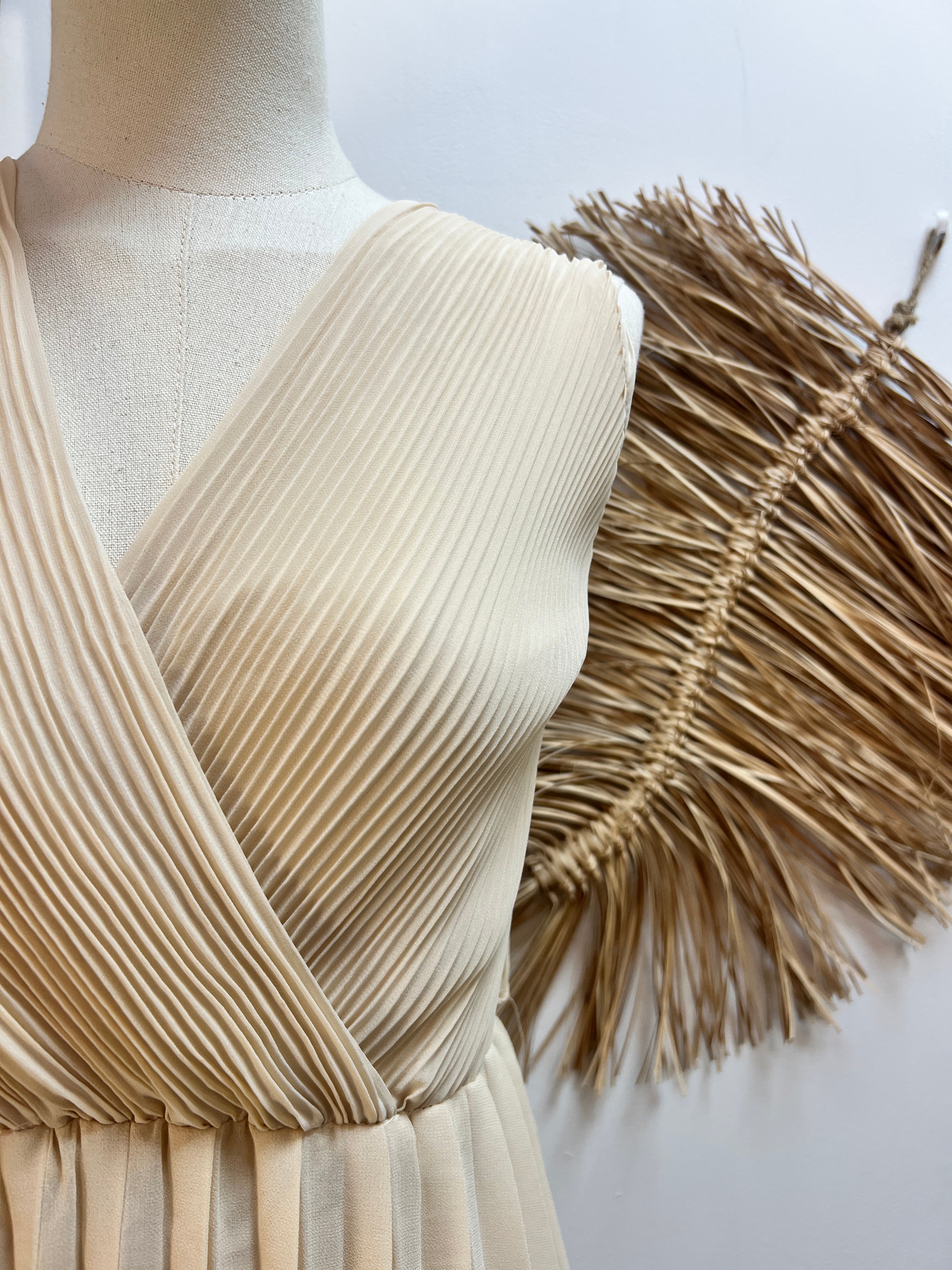 Vestido Plisado Liso Aura