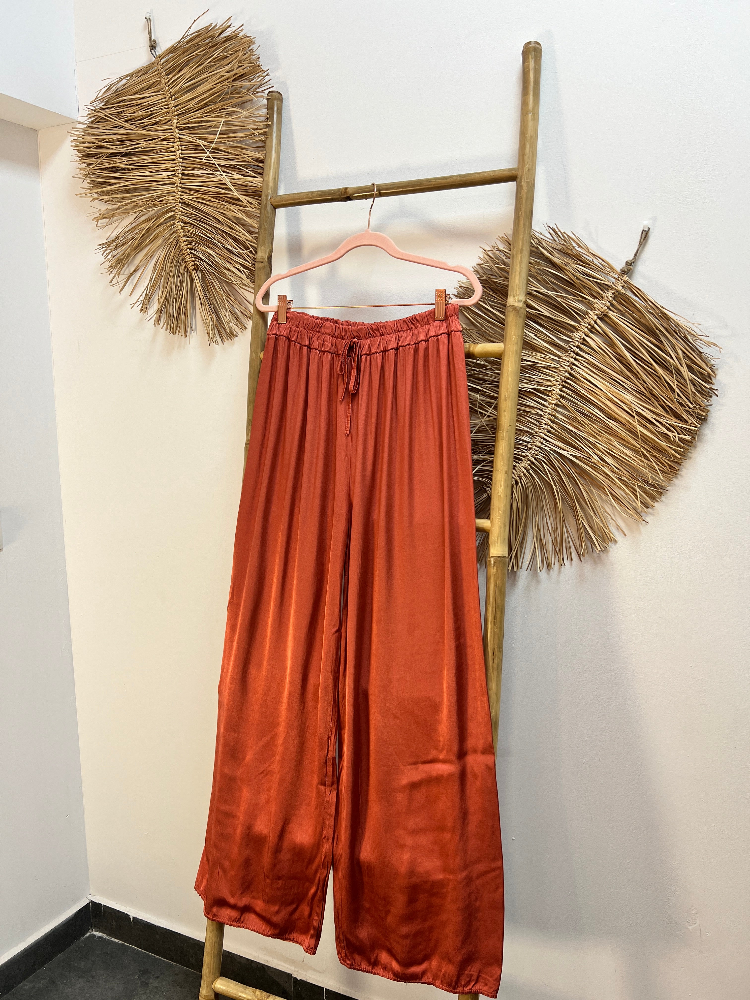 Pantalón satinado fluido