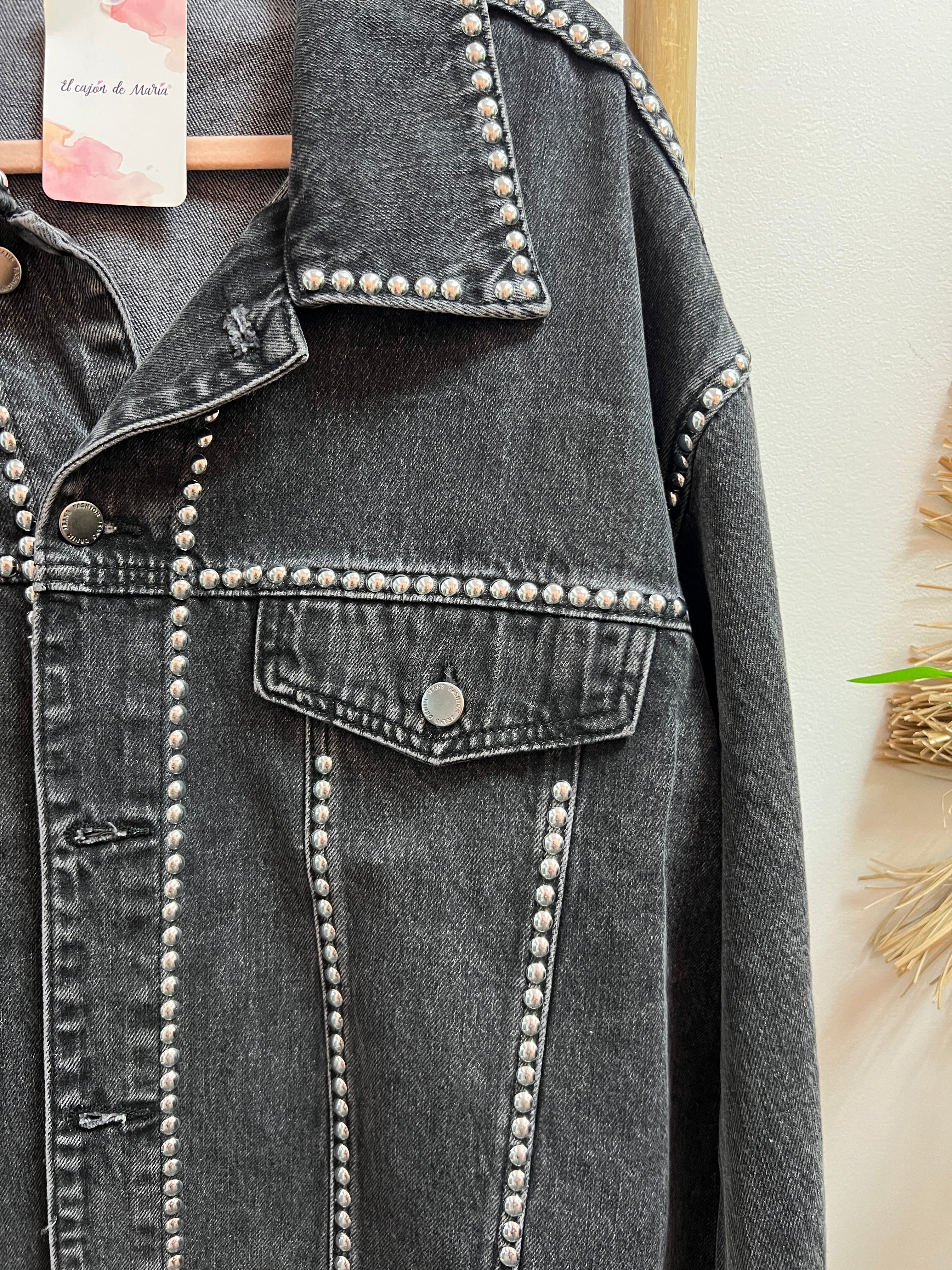 Chaqueta de tachuelas