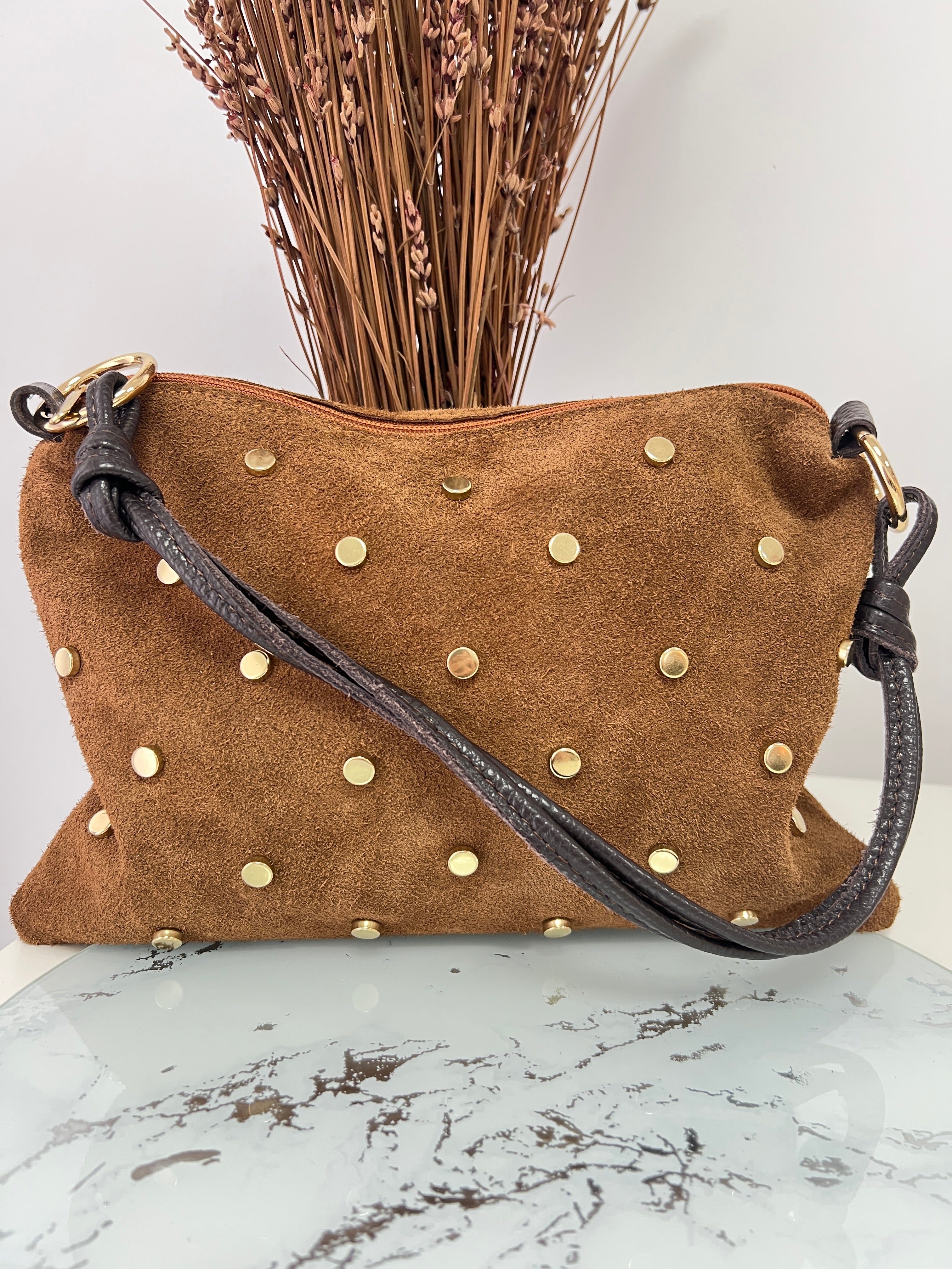 Bolso piel serraje tachuelas