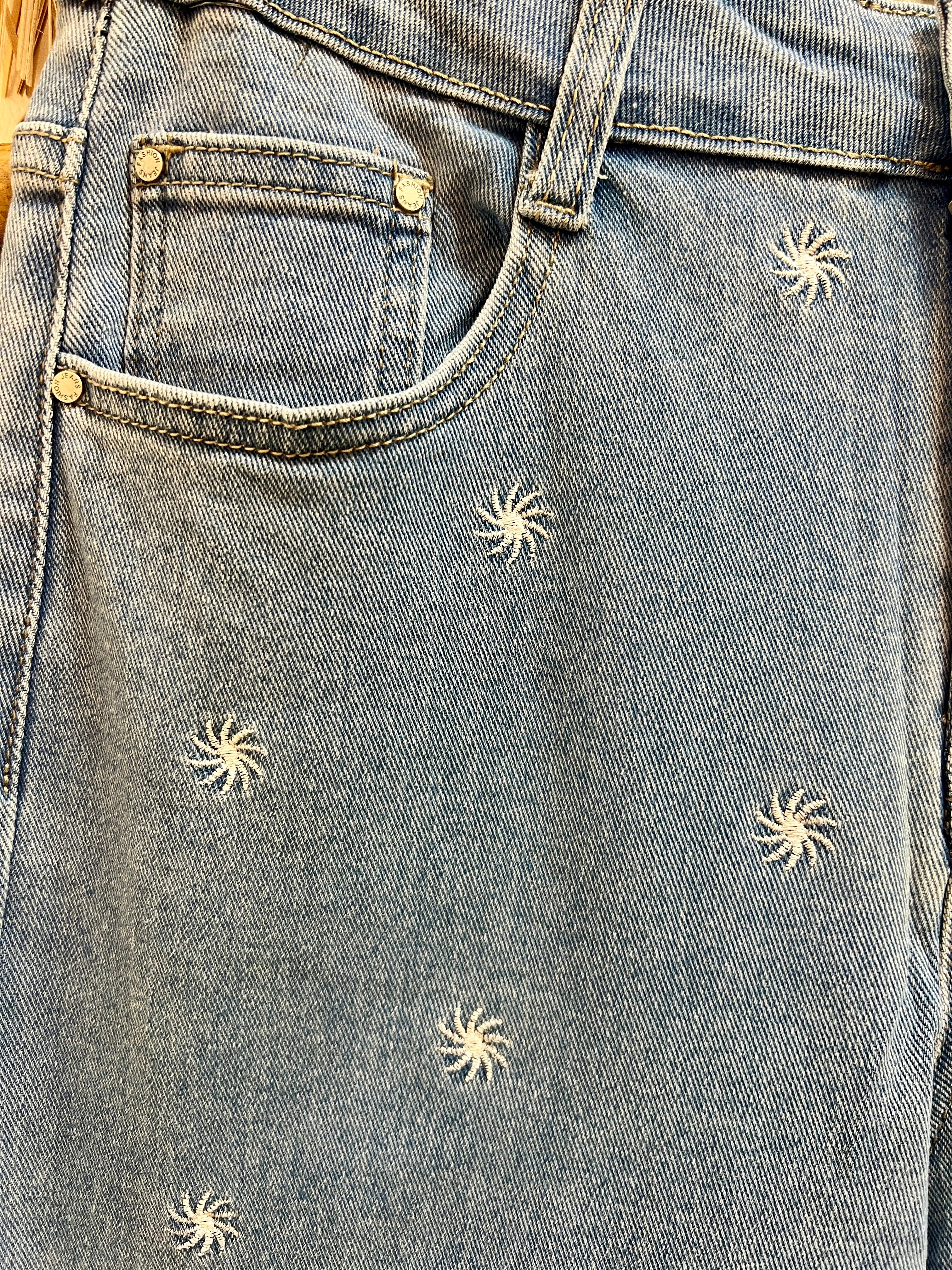 Jeans bordado sol