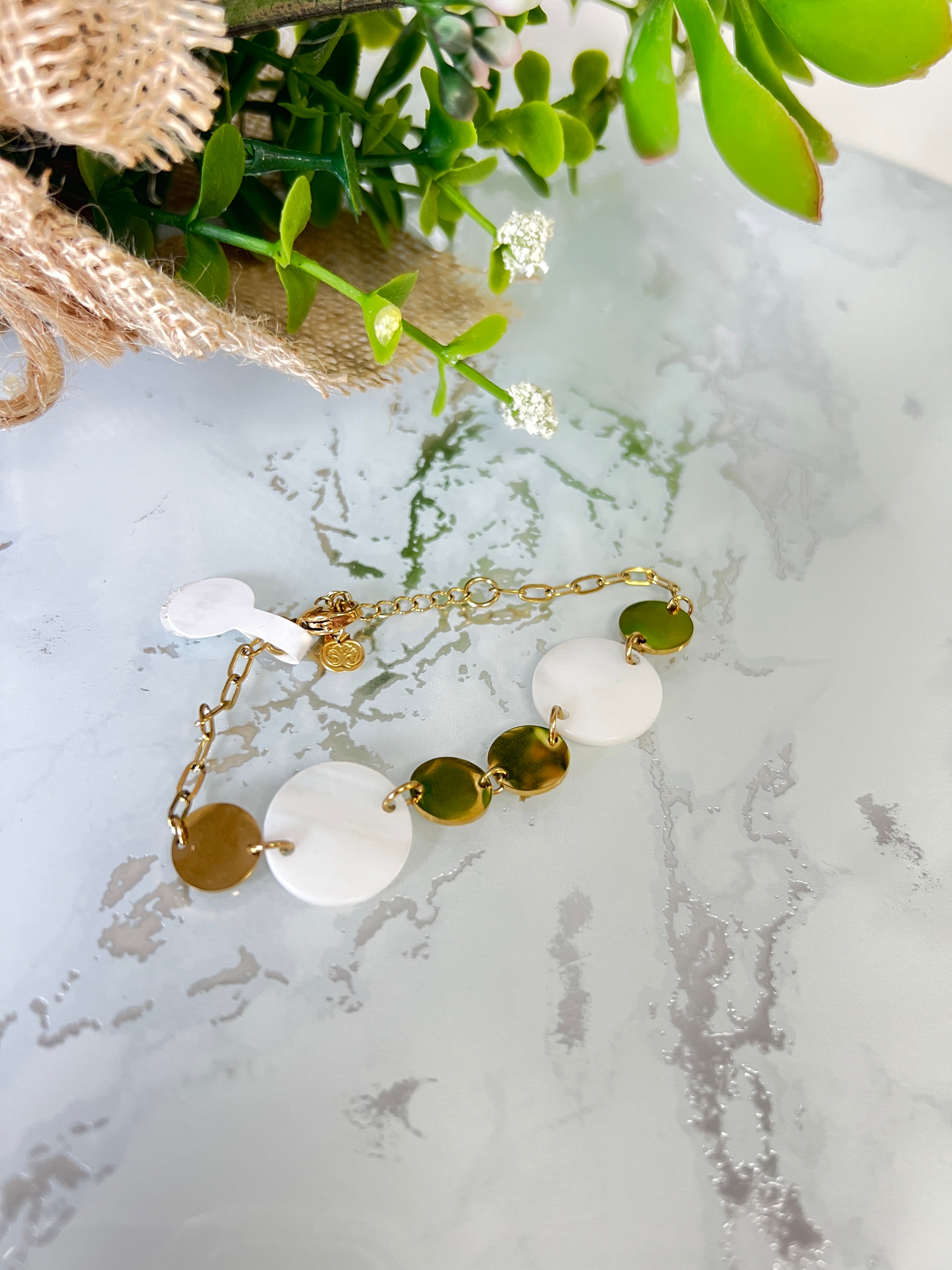 Pulsera Círculos Nácar Dorado