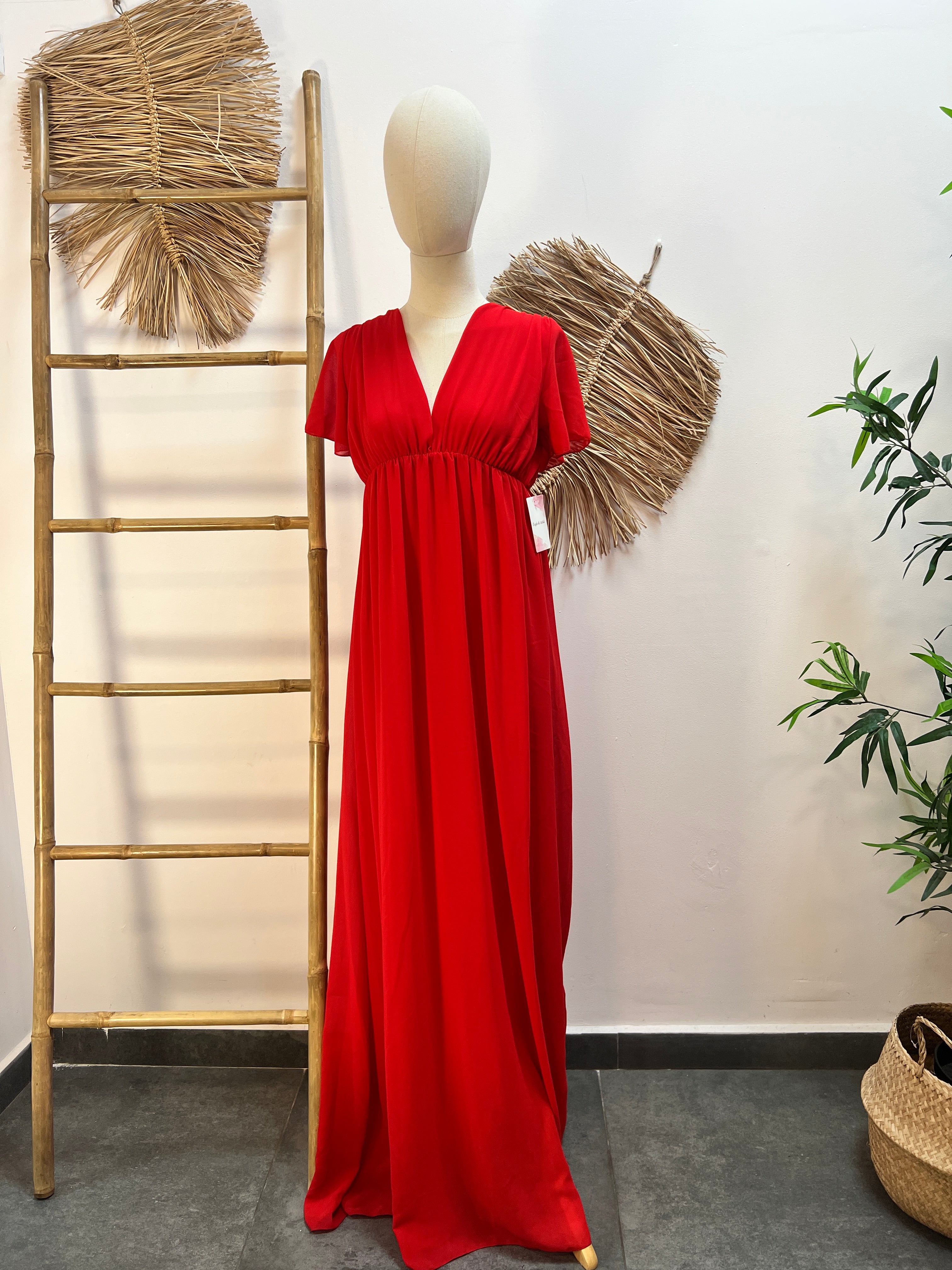 Vestido rojo con escote V