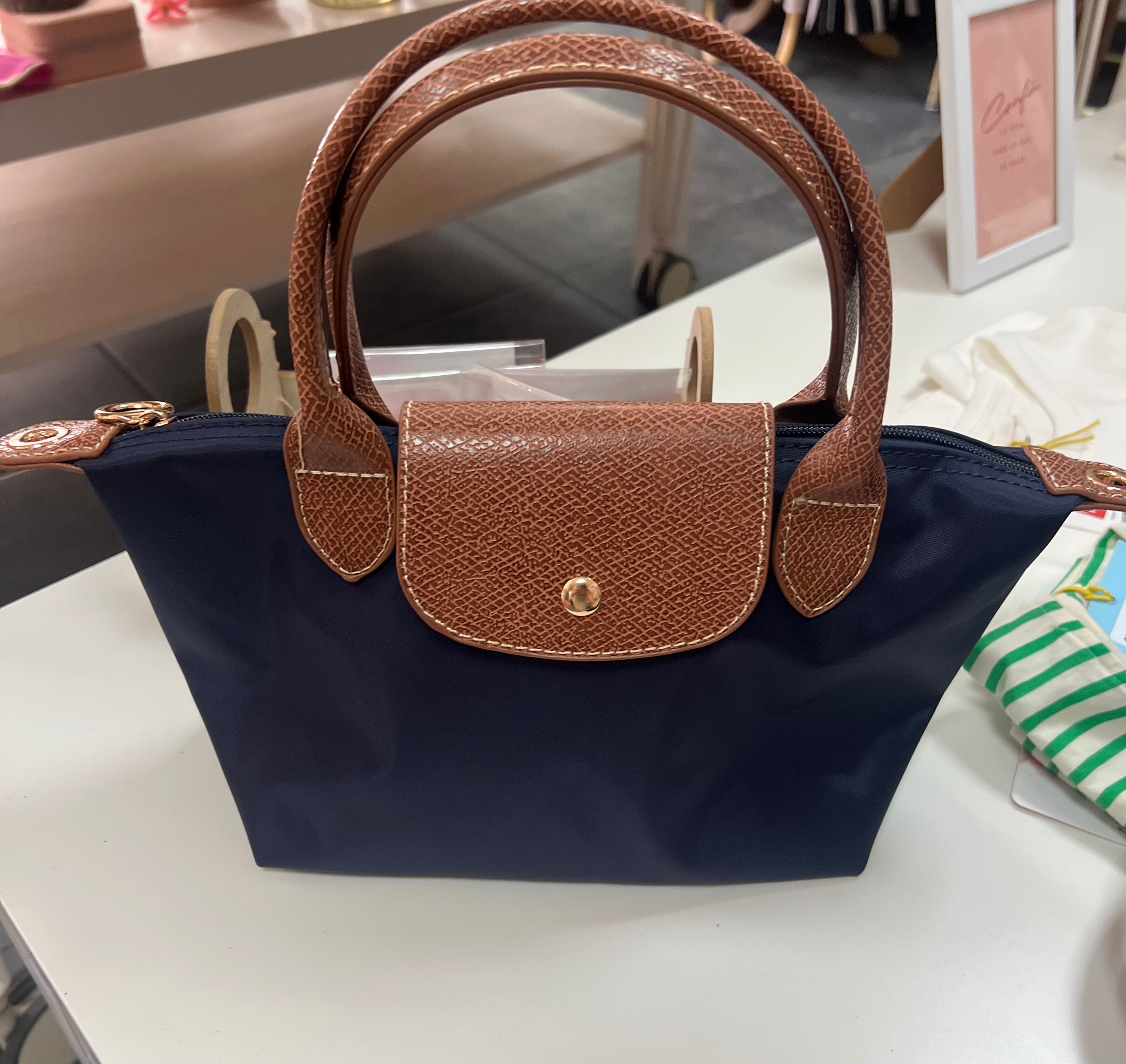 BOLSO ASAS DETALLE BOTON