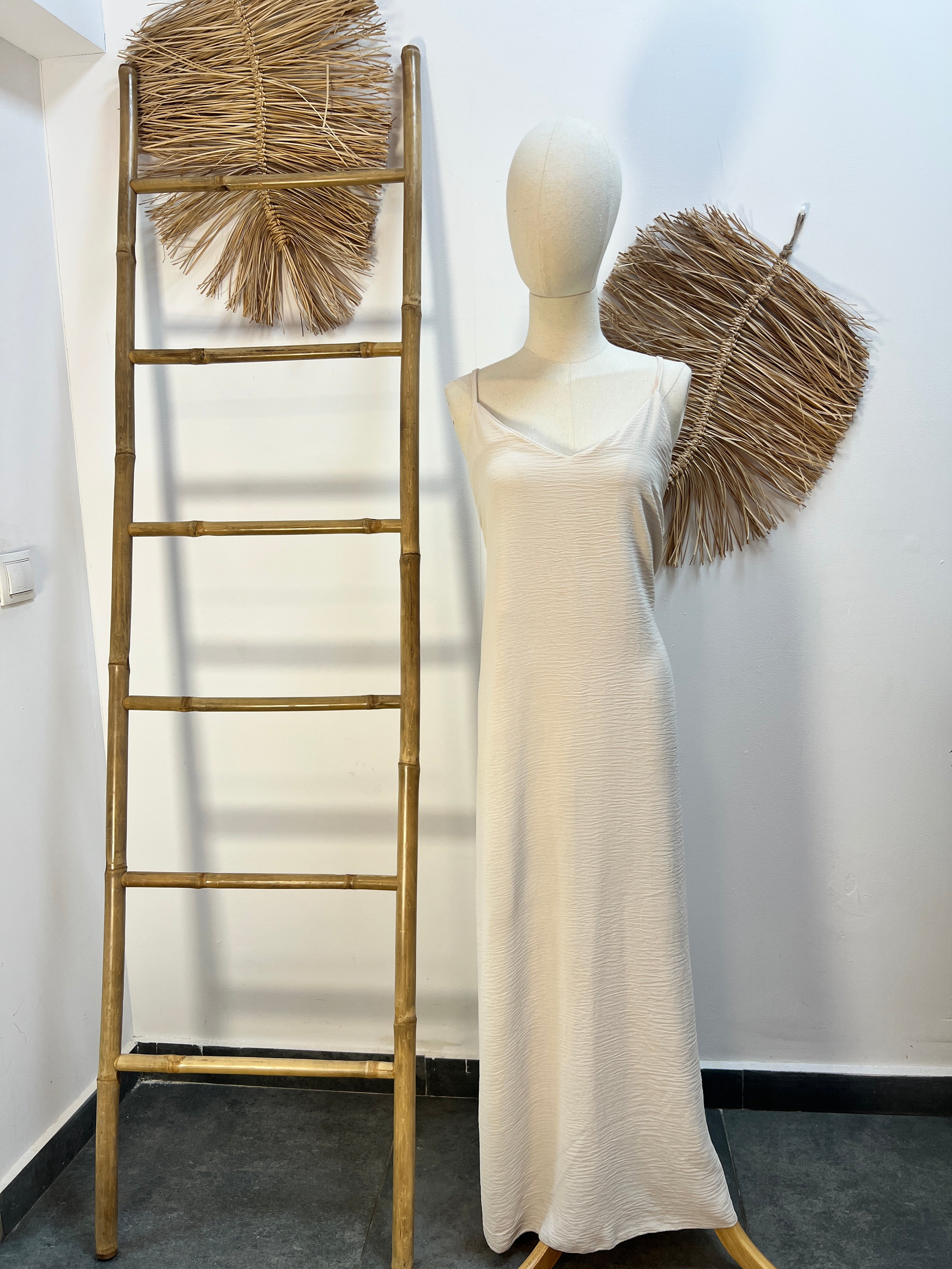 Vestido liso piedras