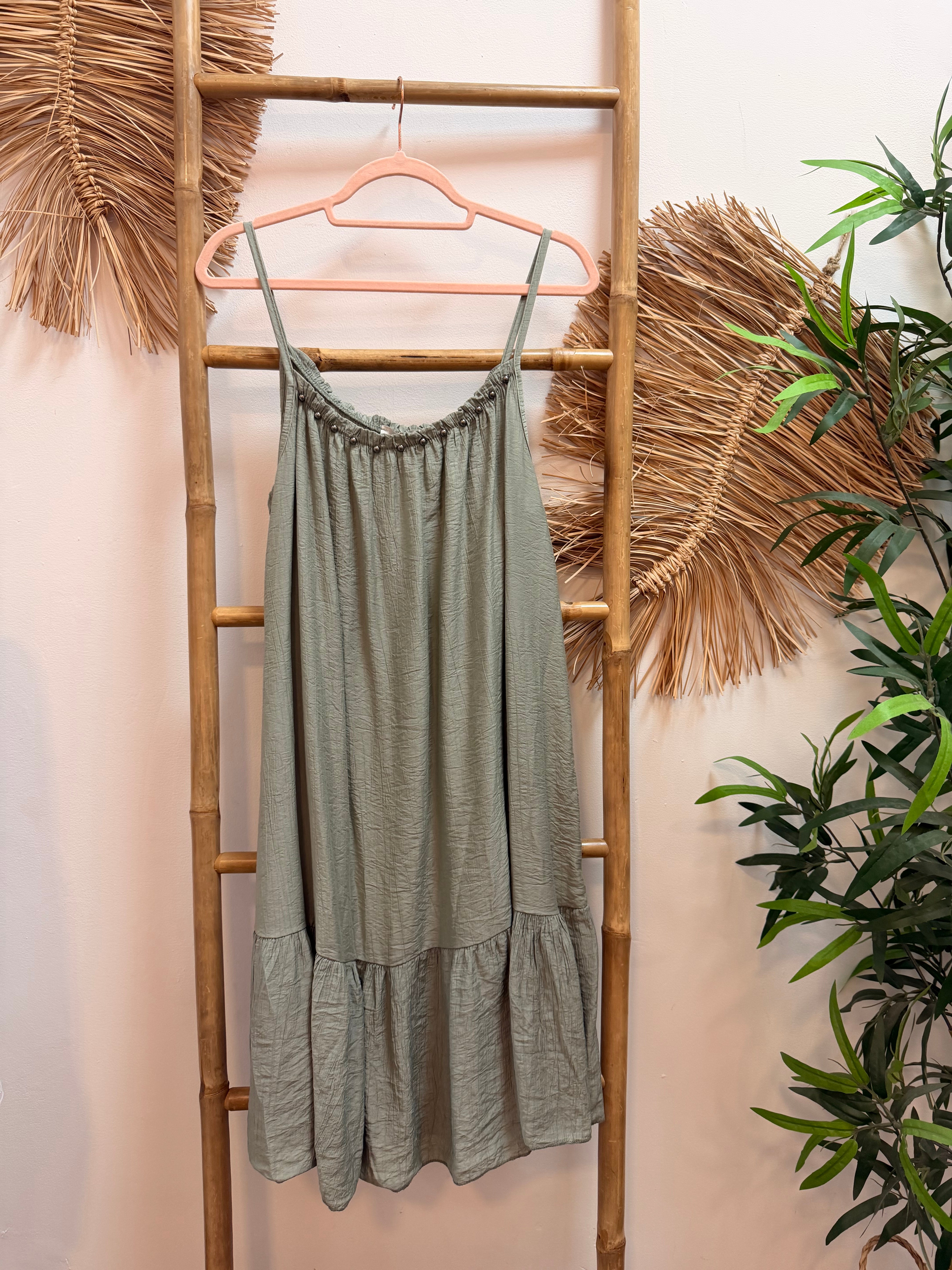 Vestido tachuelas