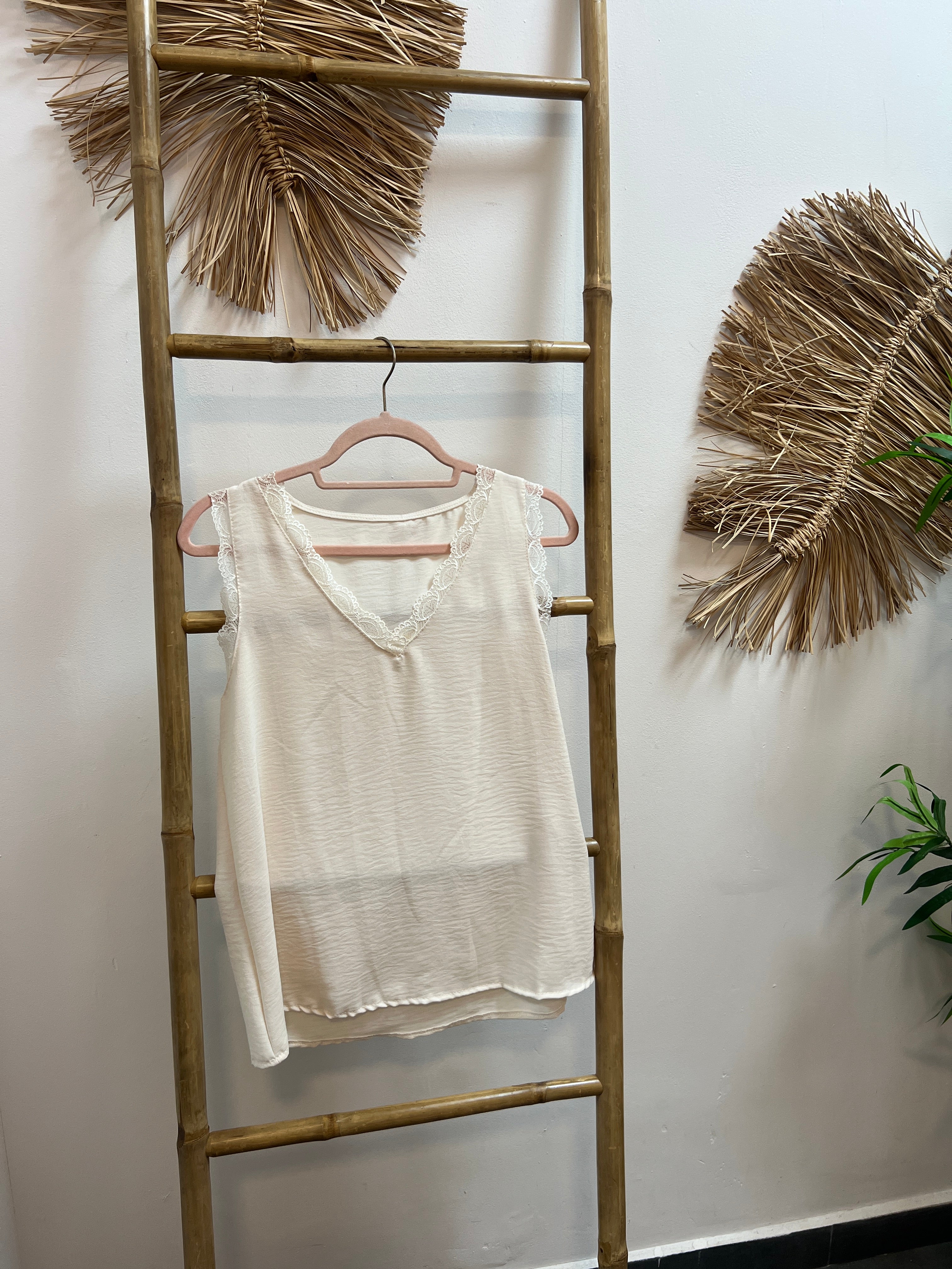 Blusa encaje tirante ancho