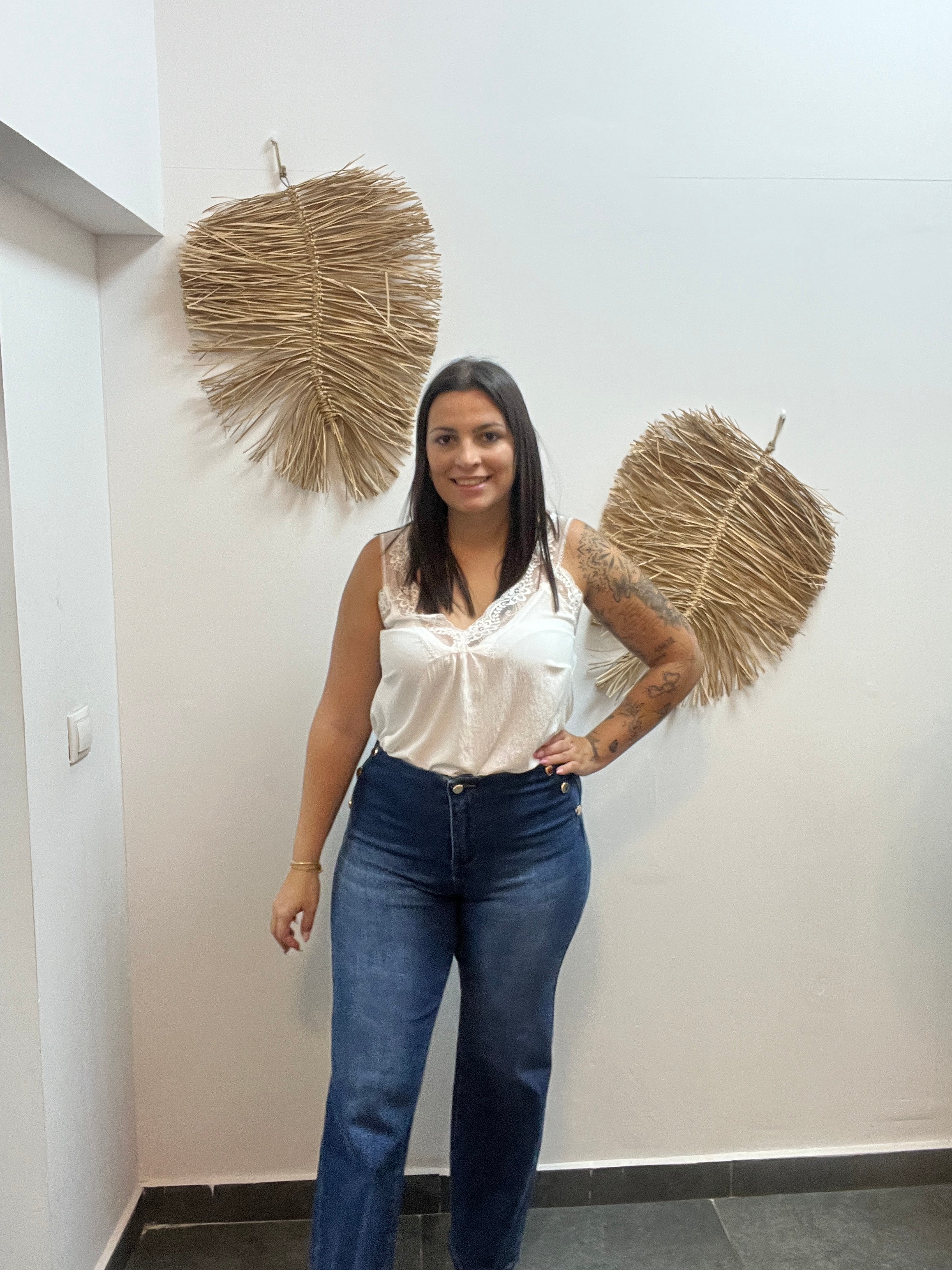 Pantalón recto botones dorados